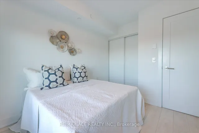 Additional property image - 575 Bloor St Unit 1703