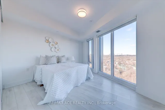 Additional property image - 575 Bloor St Unit 1703