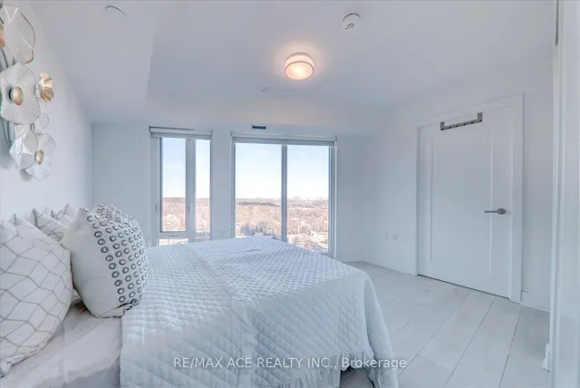 Additional property image - 575 Bloor St Unit 1703
