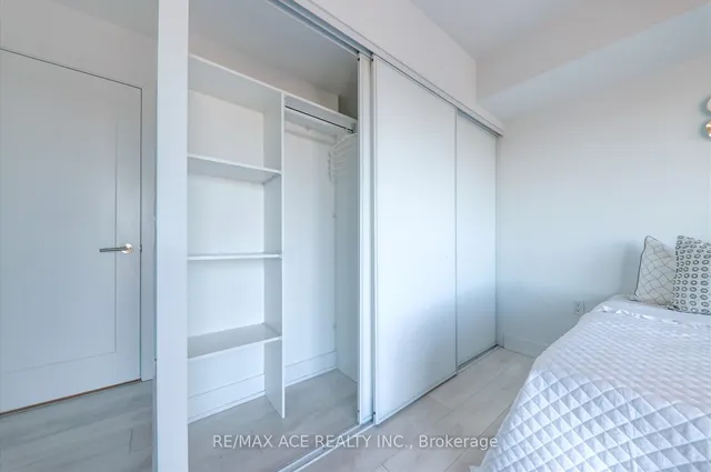Additional property image - 575 Bloor St Unit 1703