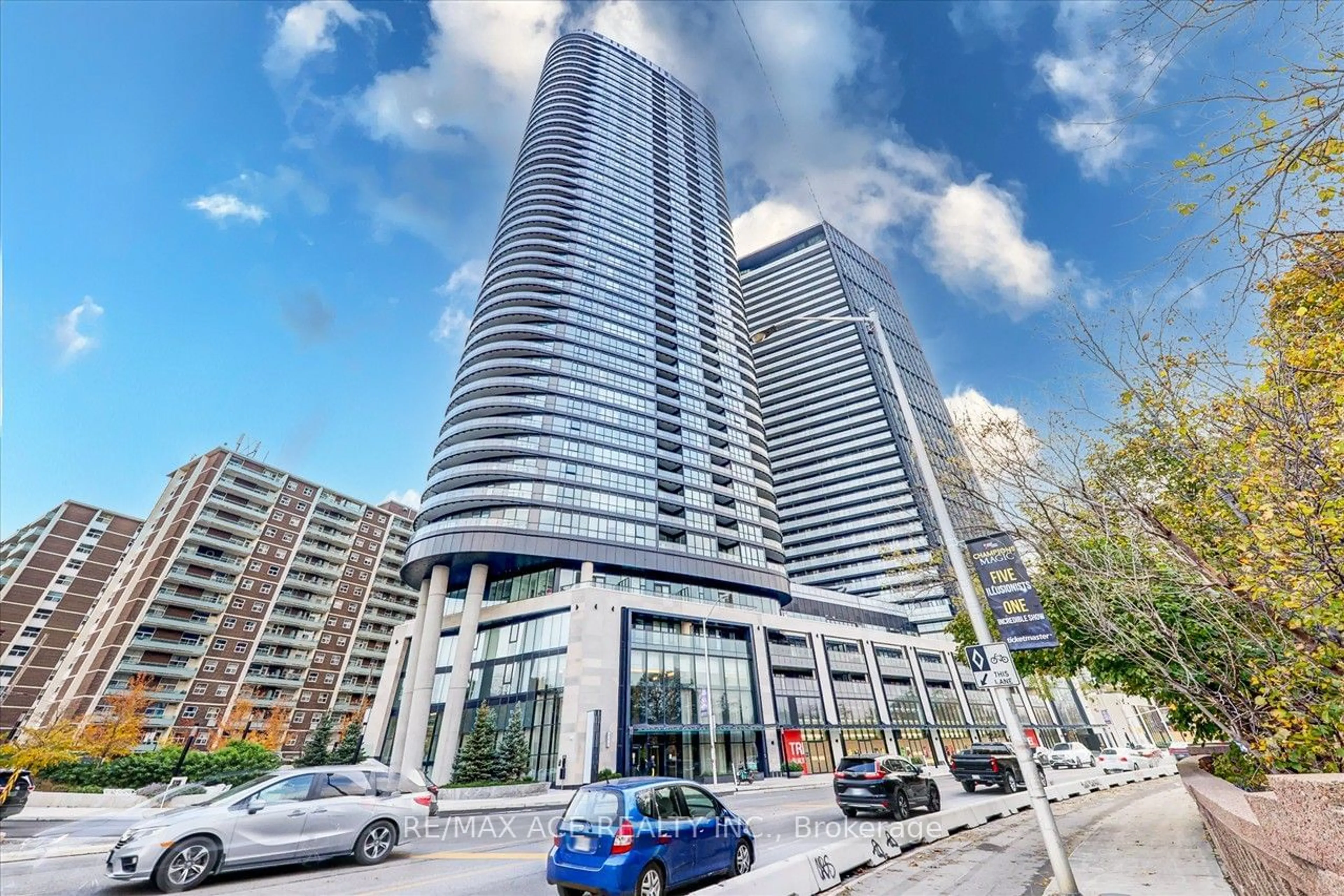 Indoor foyer for 575 Bloor St #1703, Toronto Ontario M4W 0B2