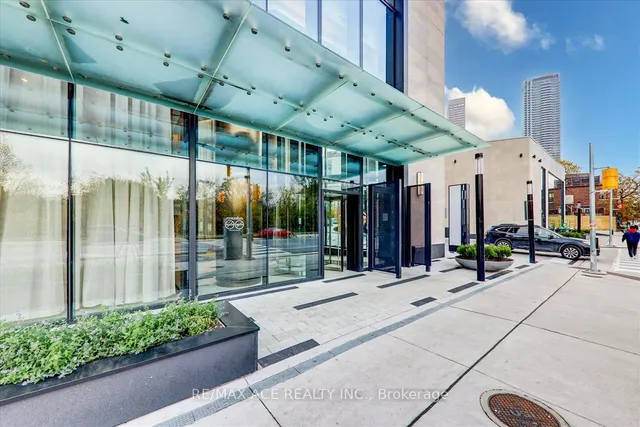 Additional property image - 575 Bloor St Unit 1703