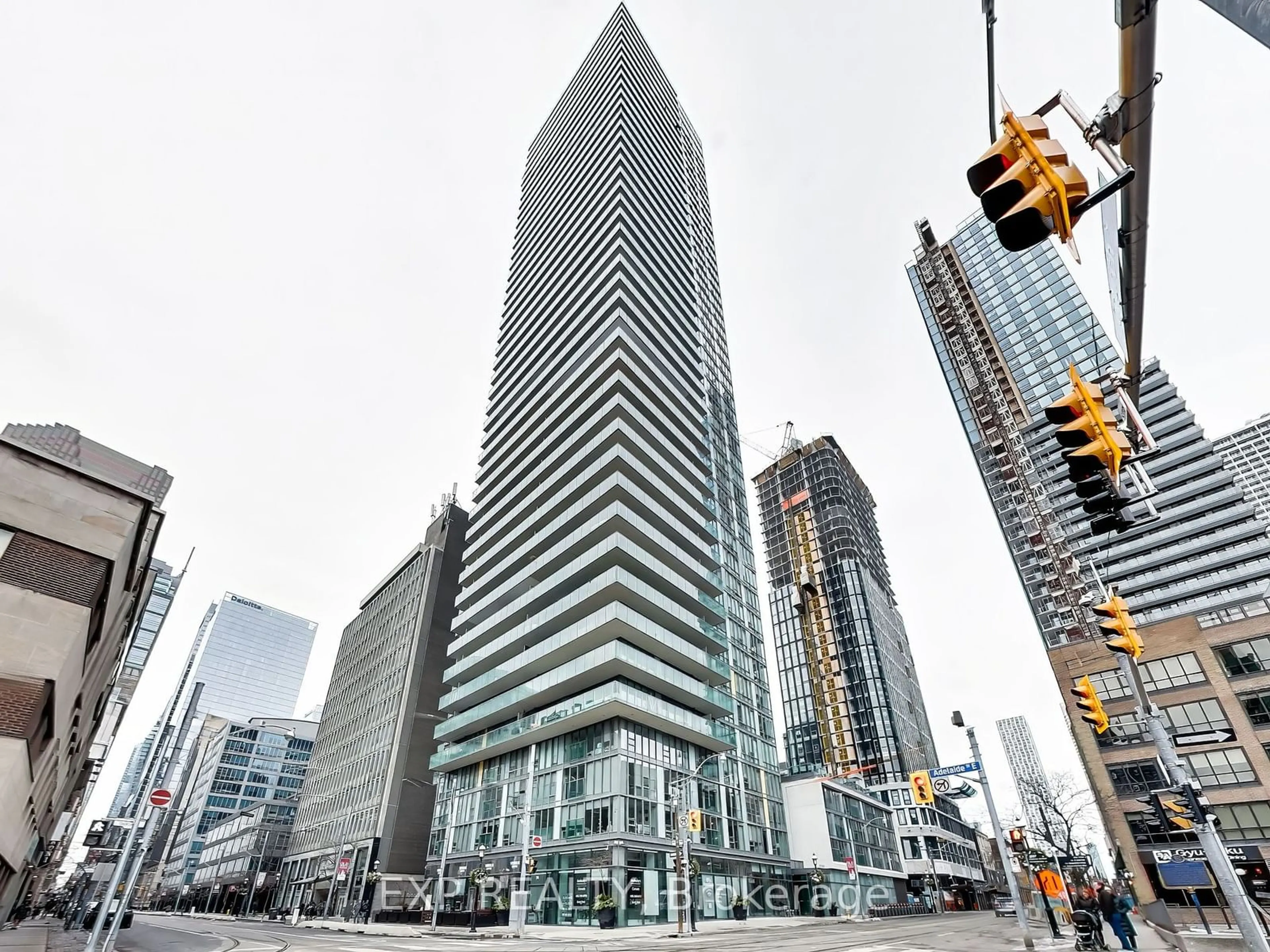 Indoor foyer for 33 Lombard St #1902, Toronto Ontario M5C 3H8