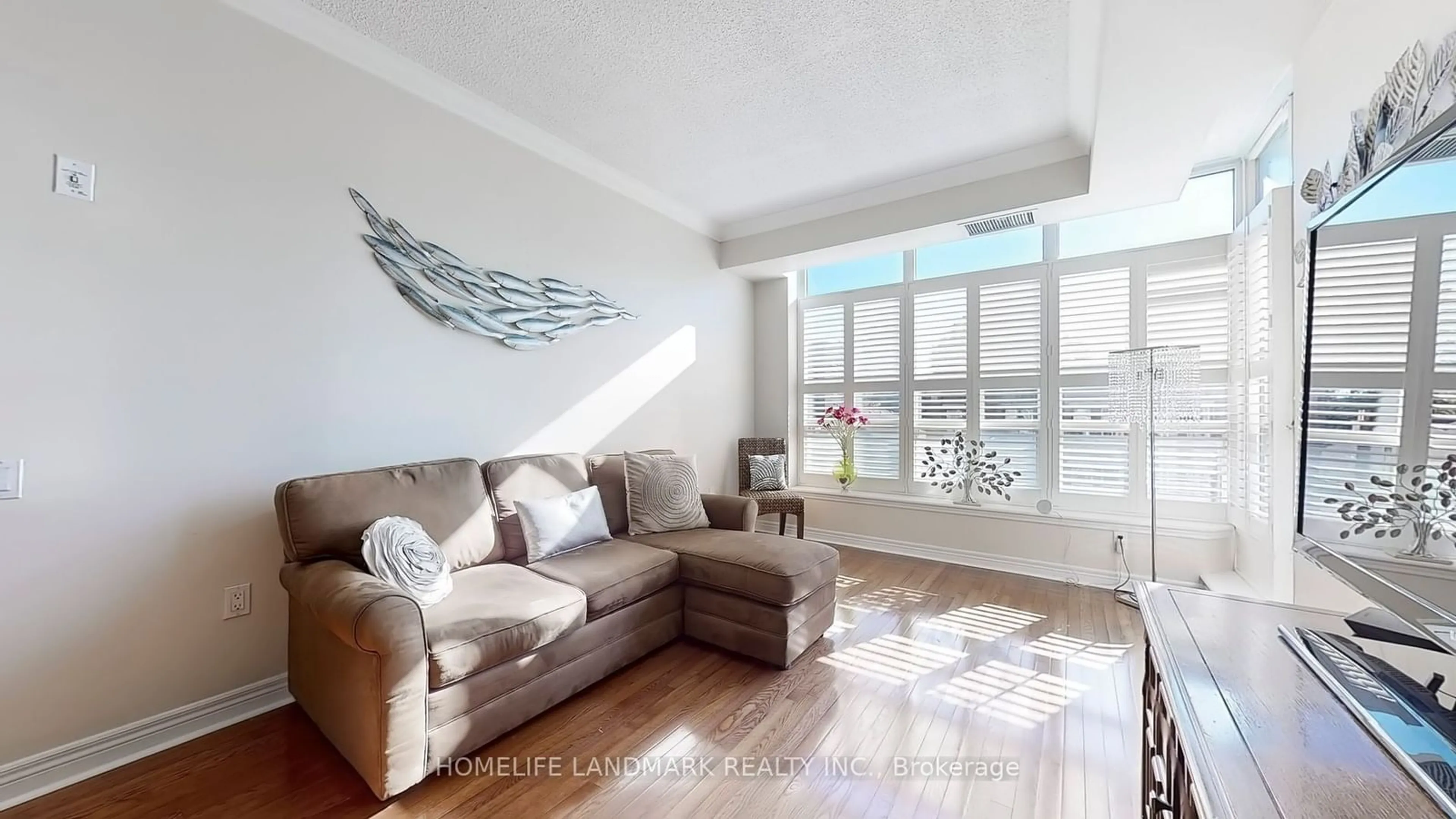 Living room with furniture, wood/laminate floor for 2 Edith Dr #309, Toronto Ontario M4R 2H7