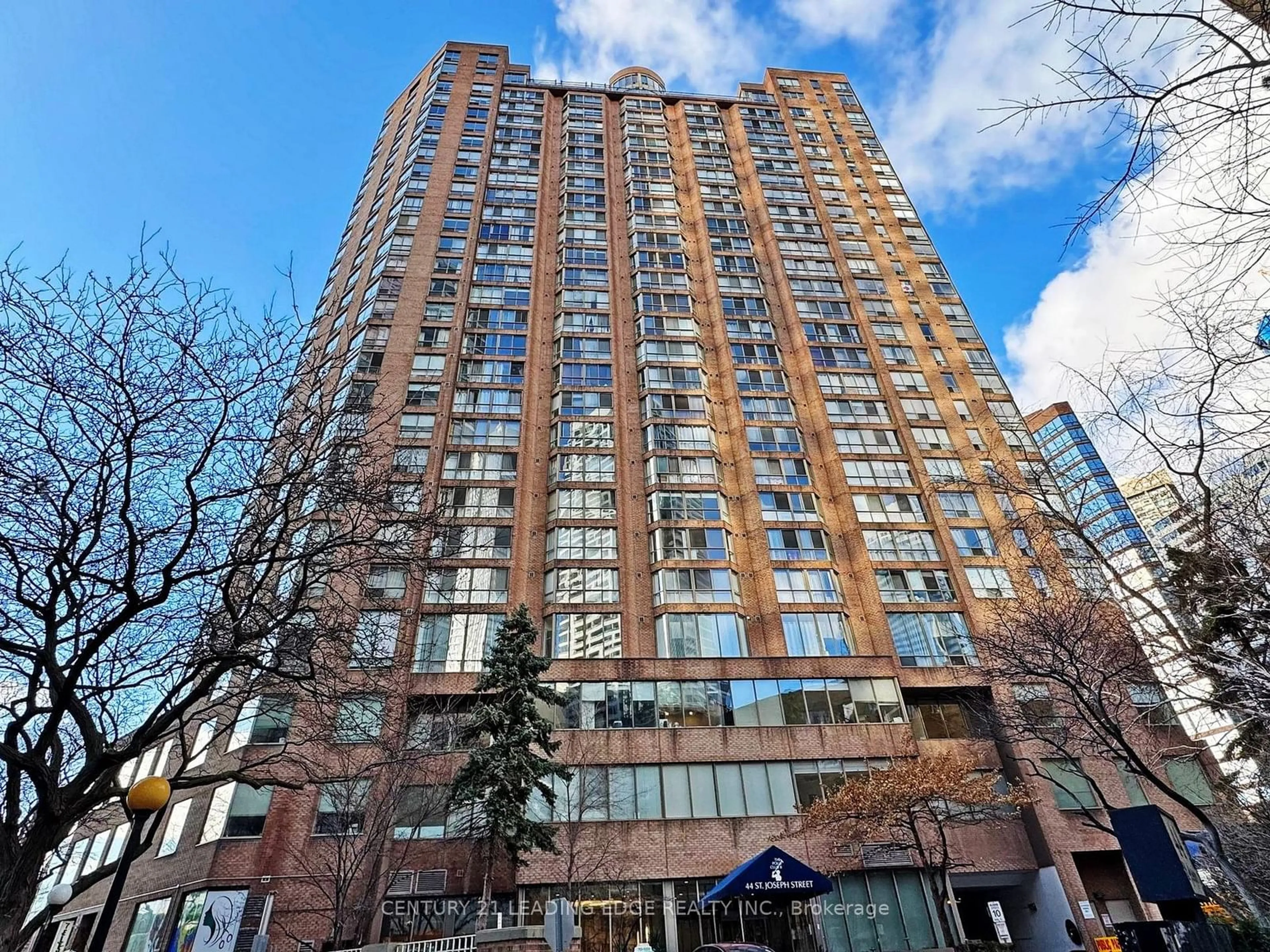 Indoor foyer for 44 St Joseph St #1813, Toronto Ontario M4Y 2W4