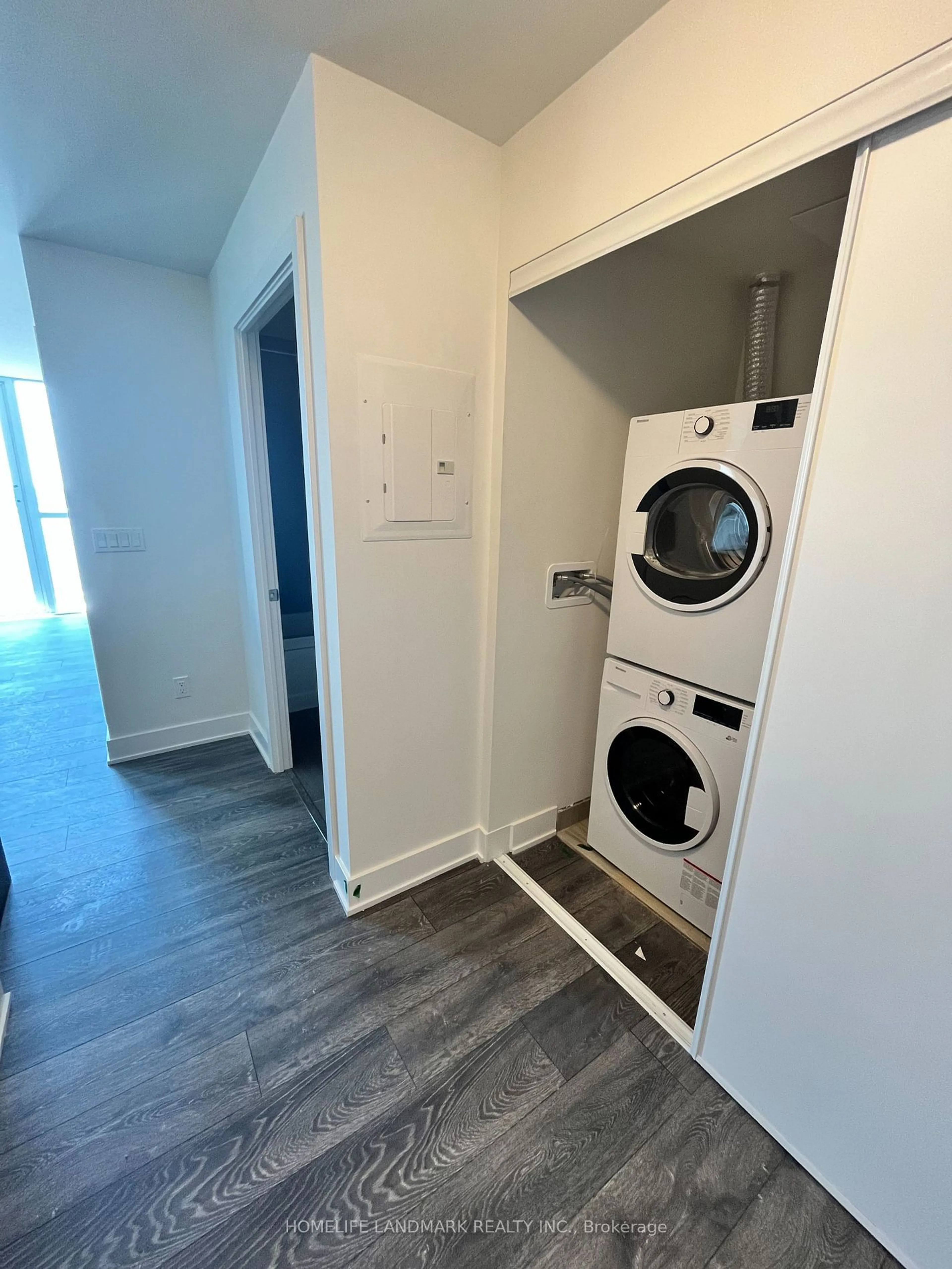 Laundry room for 188 Fairview Mall Dr #PH05, Toronto Ontario M2J 0H7