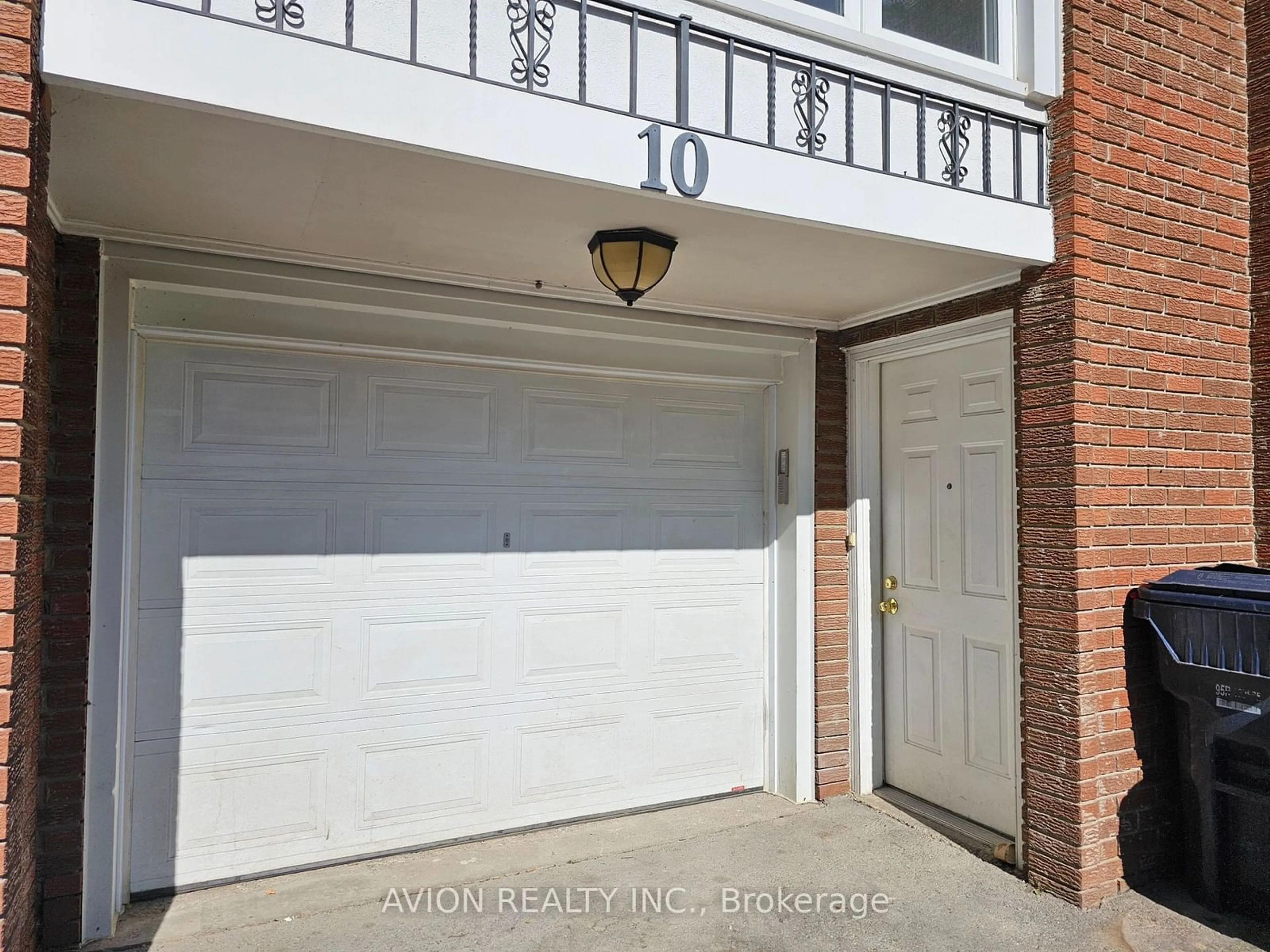 Indoor entryway for 10 Clancy Dr, Toronto Ontario M2J 2V8