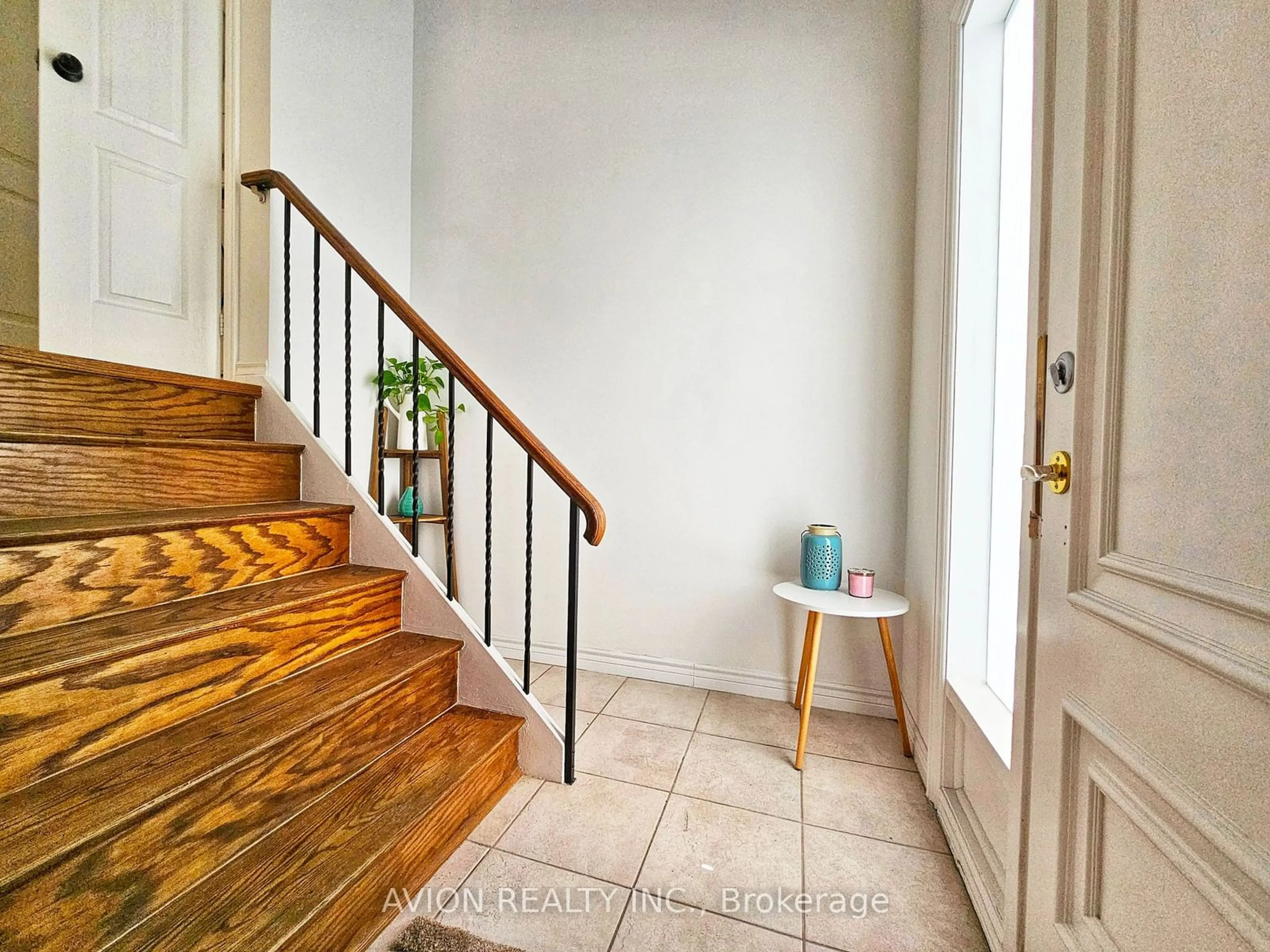 Indoor entryway for 10 Clancy Dr, Toronto Ontario M2J 2V8