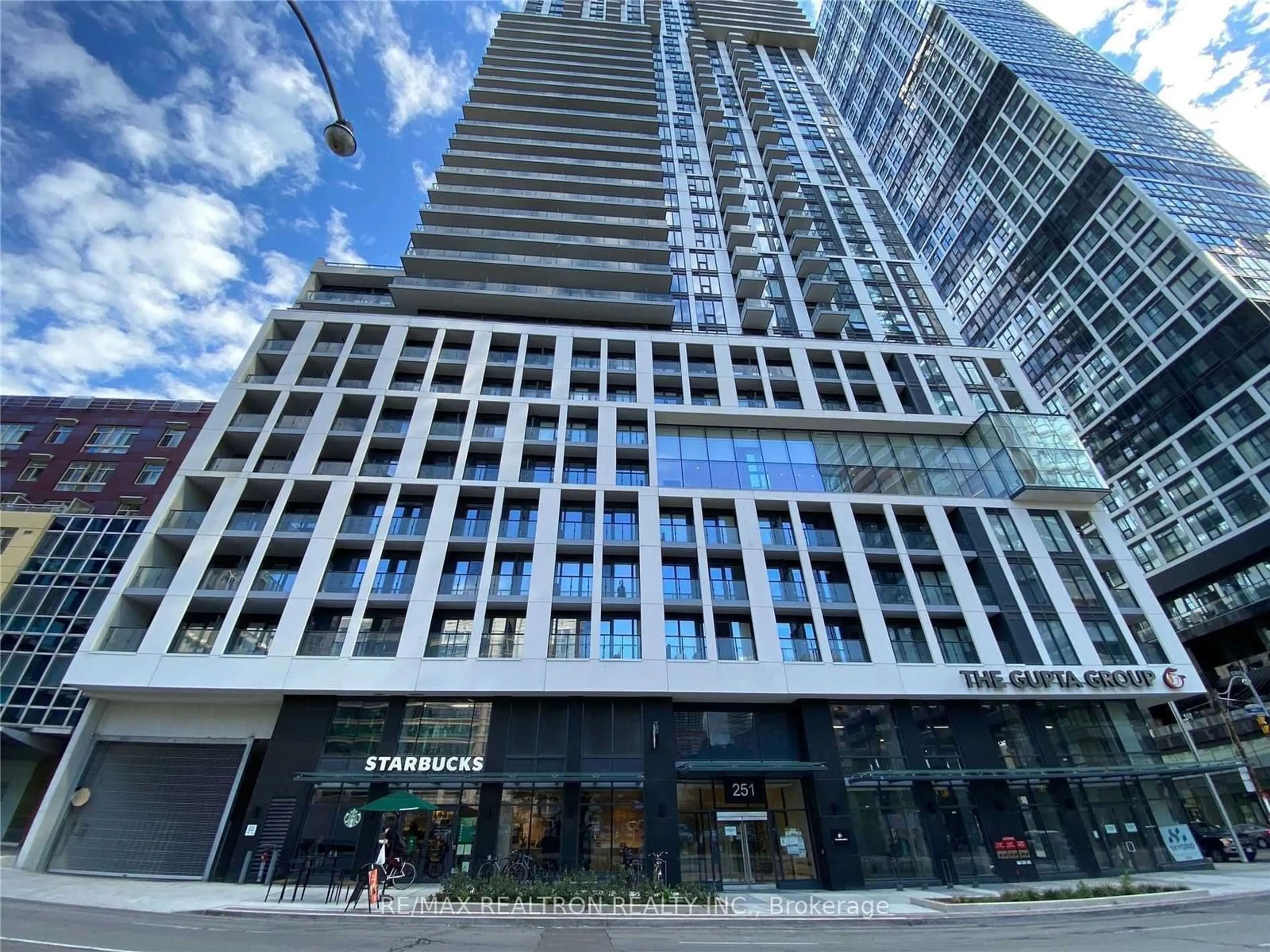 Indoor foyer for 251 Jarvis St #2310, Toronto Ontario M5B 0C3