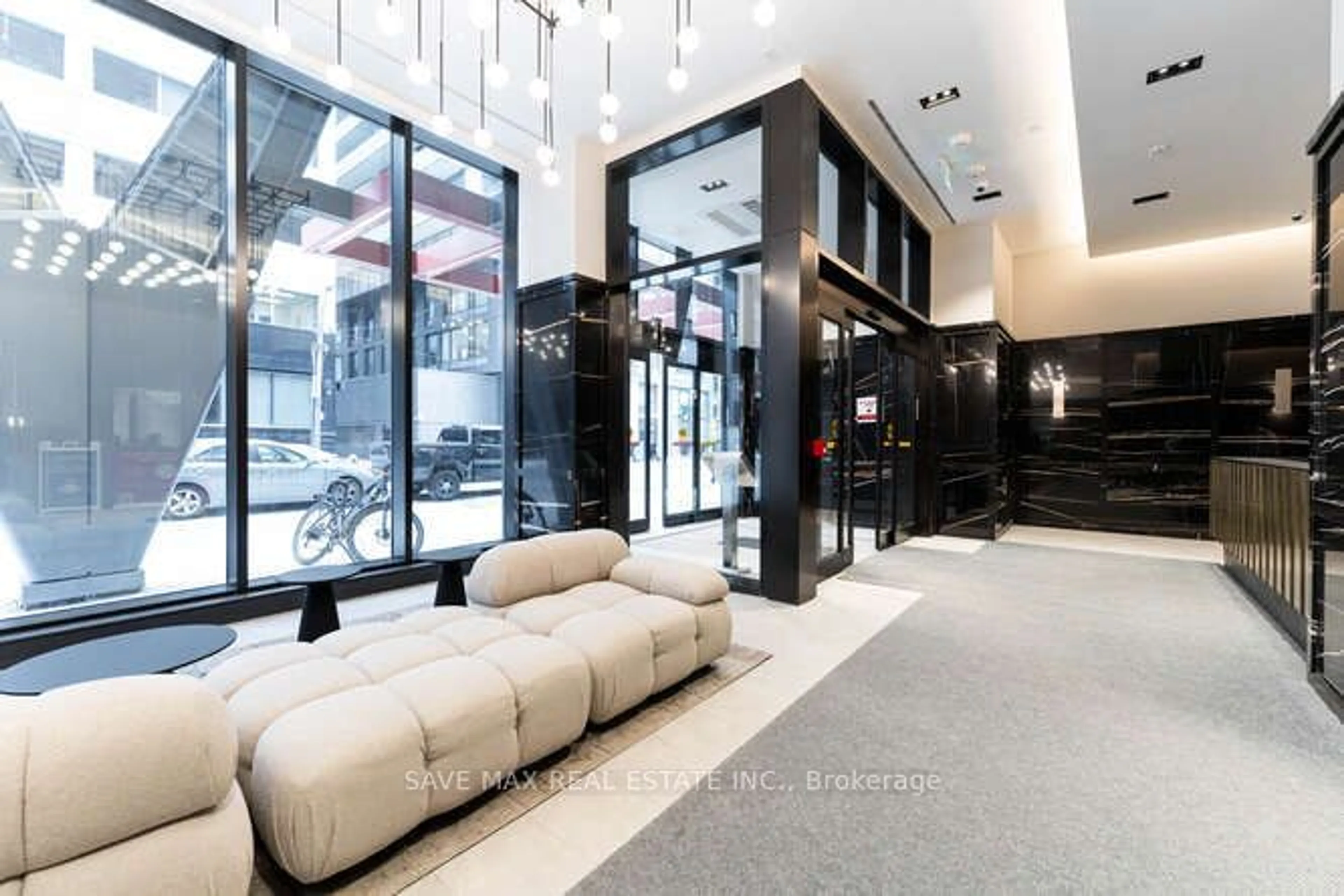 Indoor foyer for 108 Peter St #1620, Toronto Ontario M5V 2G7