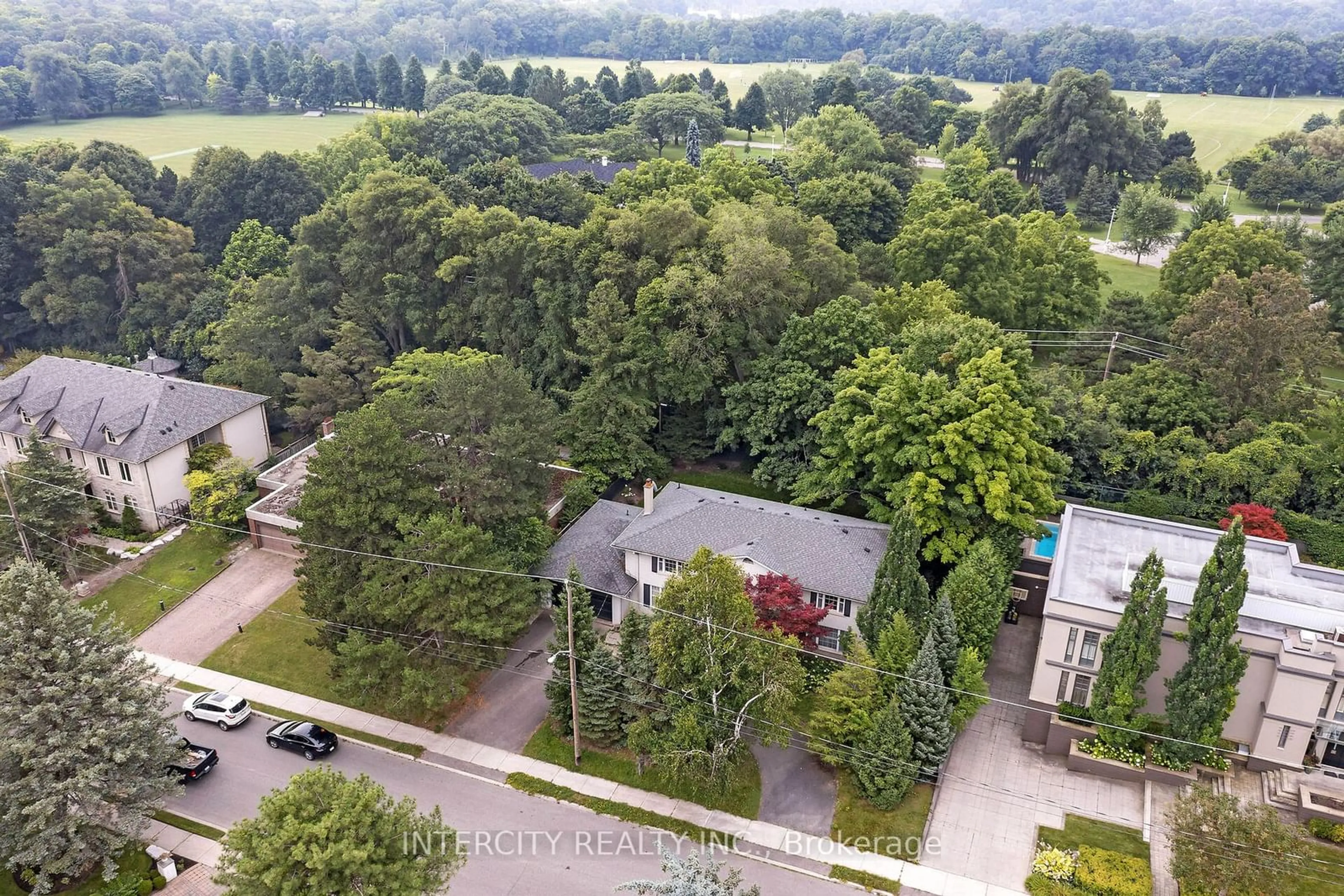 A pic from outside/outdoor area/front of a property/back of a property/a pic from drone, forest/trees view for 27 Suncrest Dr, Toronto Ontario M3C 2L1