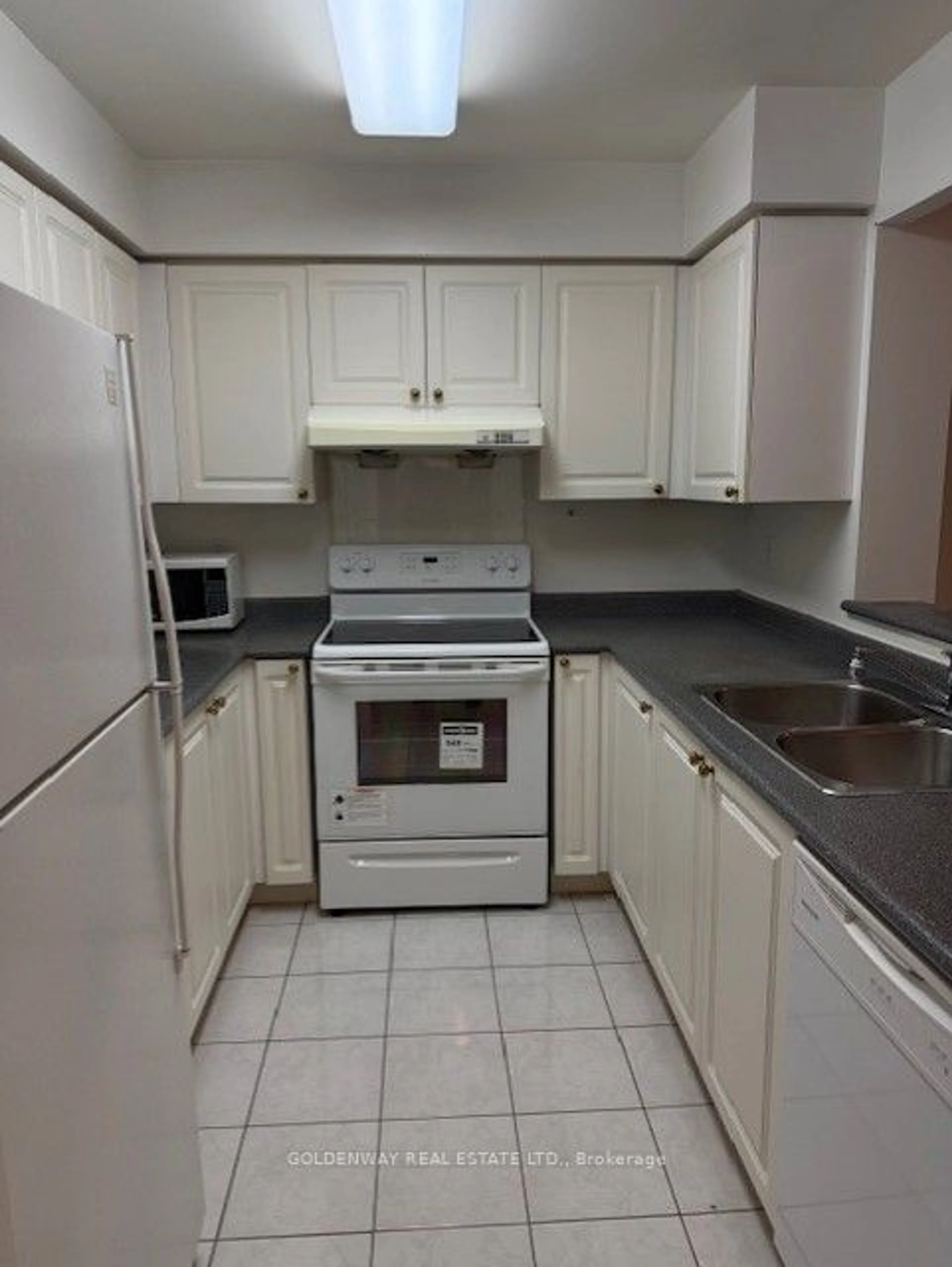 Standard kitchen, unknown for 39 Pemberton Ave #401, Toronto Ontario M2M 4L6