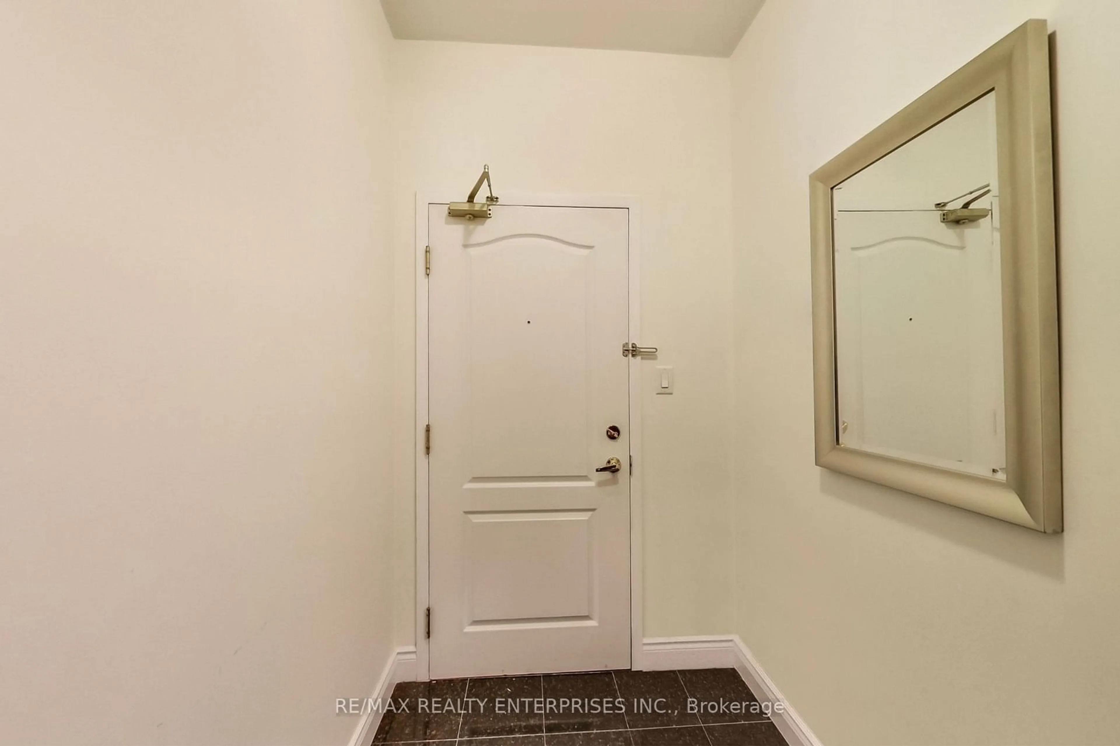 Indoor entryway for 77 Mcmurrich St #310, Toronto Ontario M5R 3V3