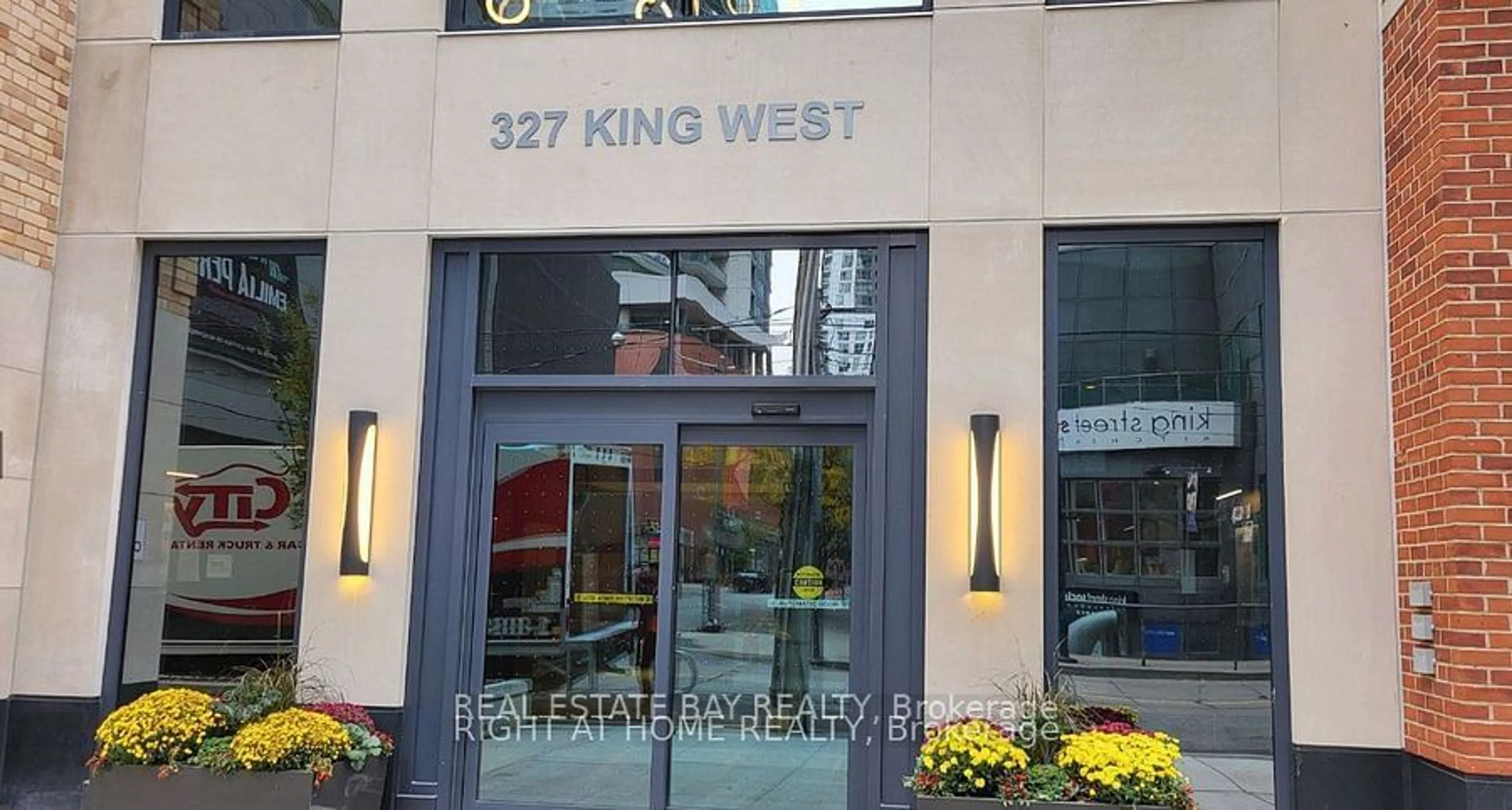 Lobby for 327 King St #4104, Toronto Ontario M5V 1J9