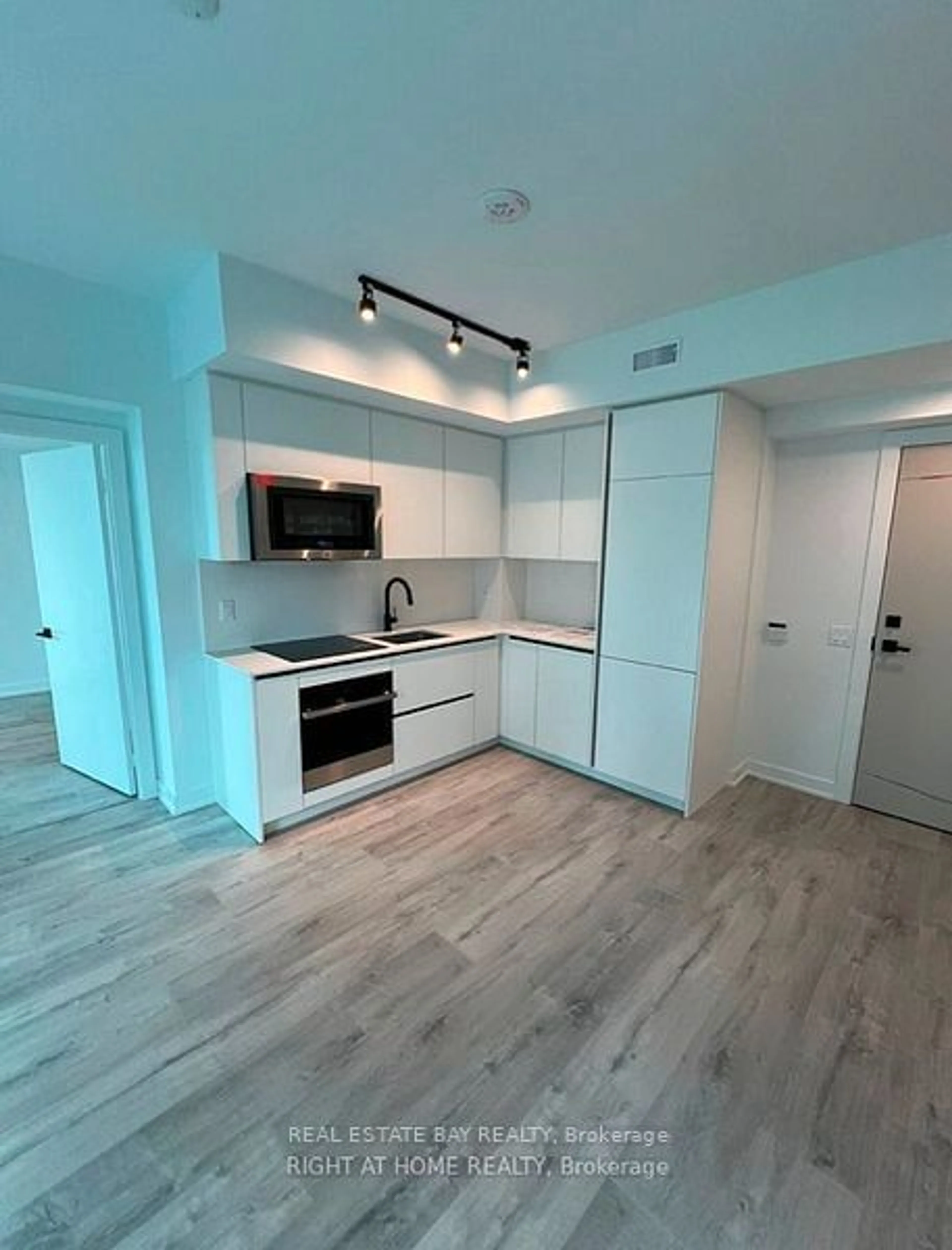 Open concept kitchen, wood/laminate floor for 327 King St #4104, Toronto Ontario M5V 1J9