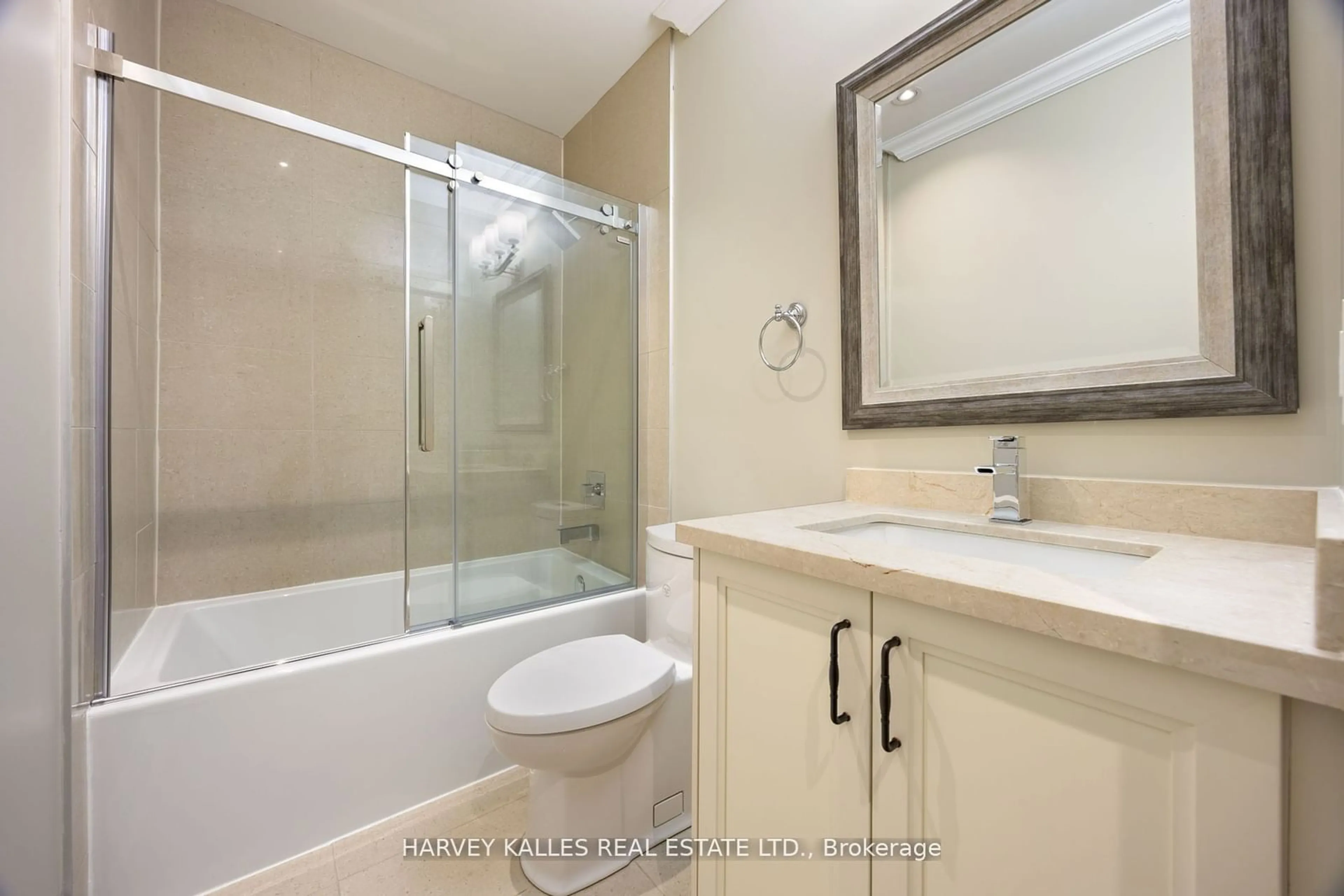 Standard bathroom, ceramic/tile floor for 140 Caribou Rd, Toronto Ontario M5N 2B3