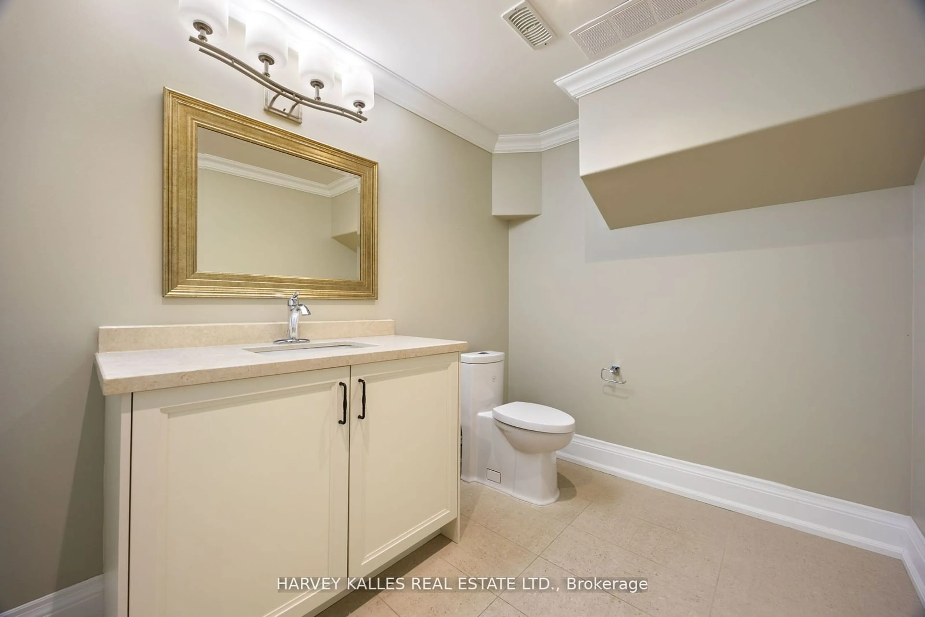 Standard bathroom, ceramic/tile floor for 140 Caribou Rd, Toronto Ontario M5N 2B3