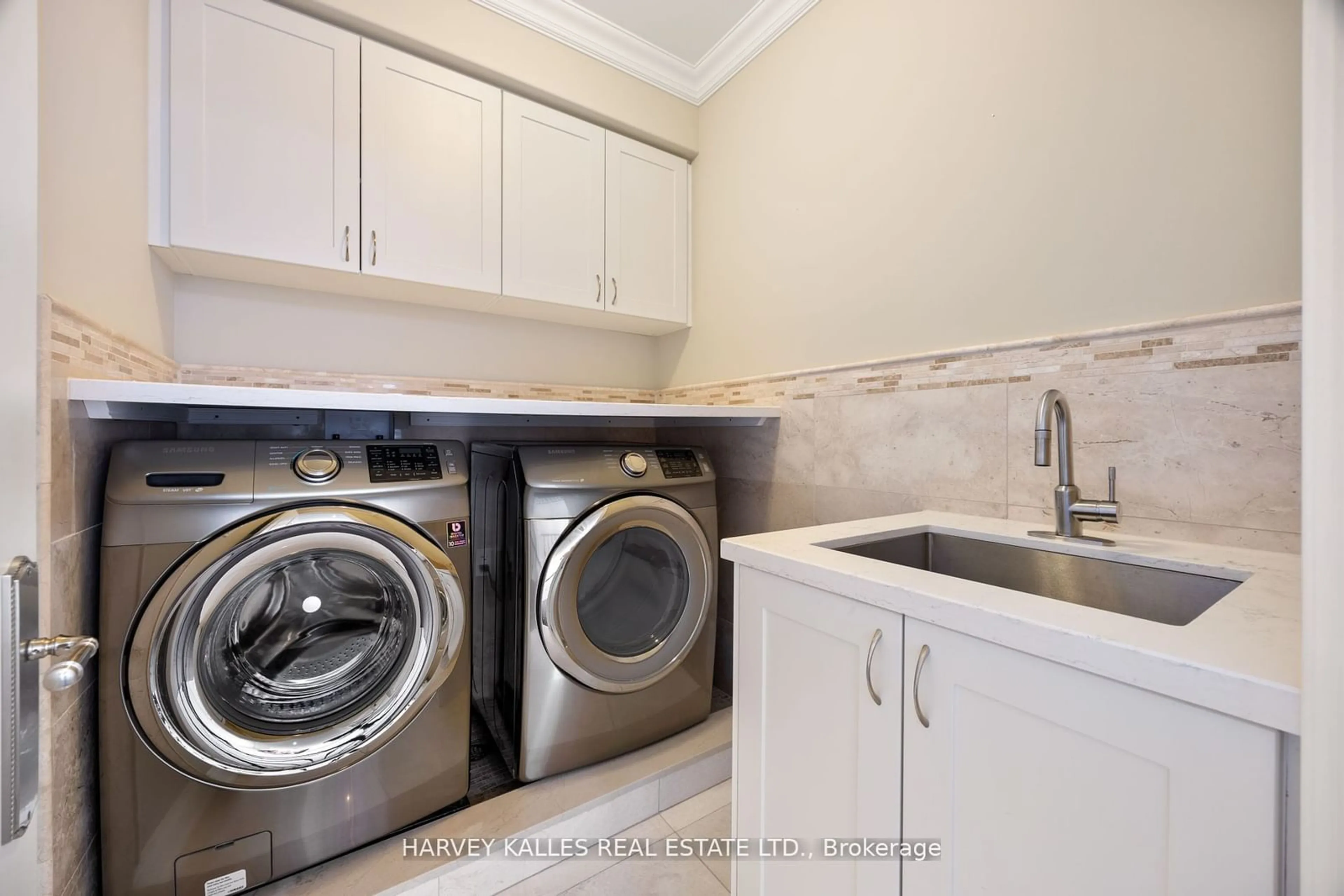 Laundry room for 140 Caribou Rd, Toronto Ontario M5N 2B3