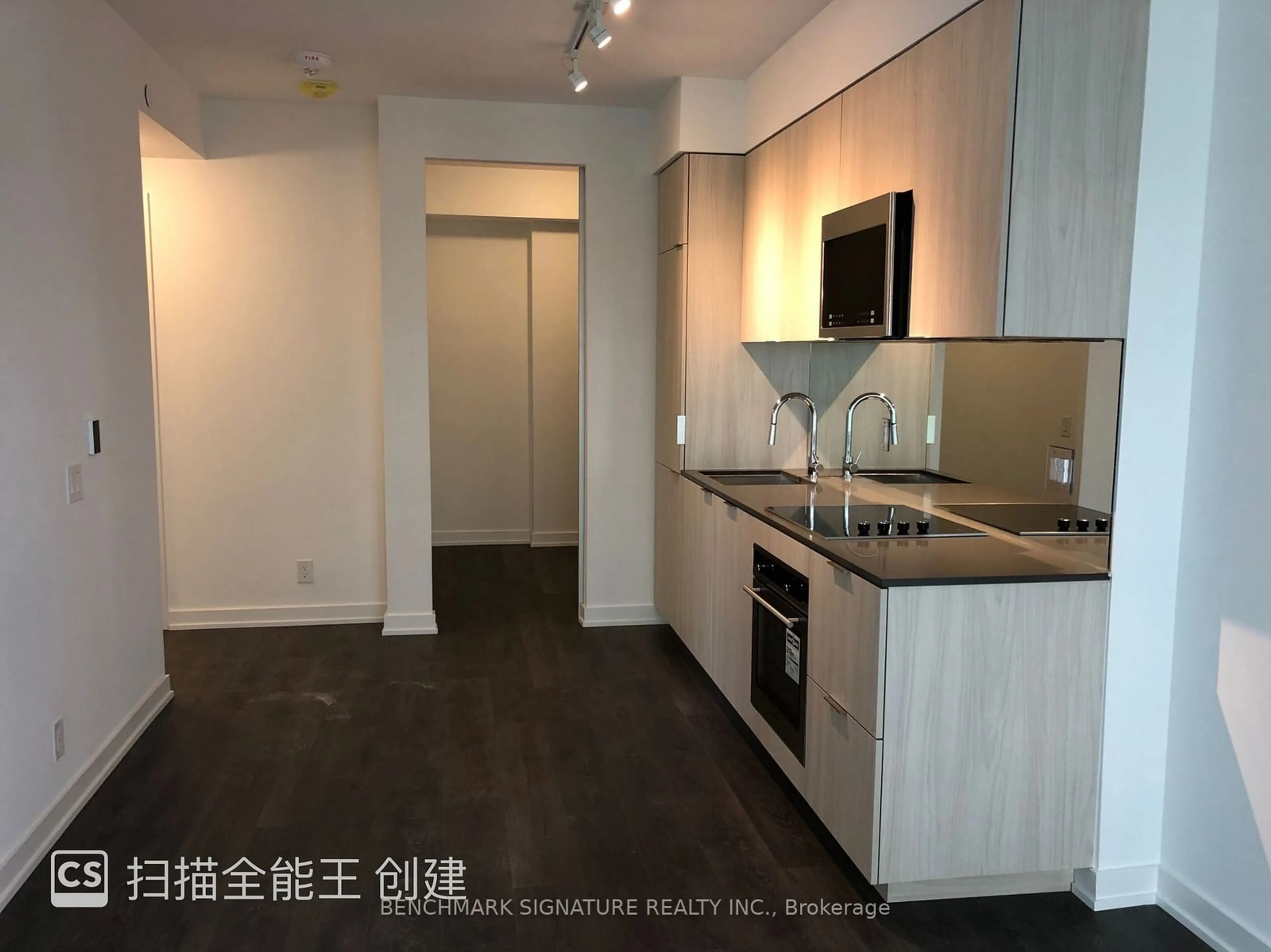 Standard kitchen, wood/laminate floor for 609 Avenue Rd #901, Toronto Ontario M4V 2K3