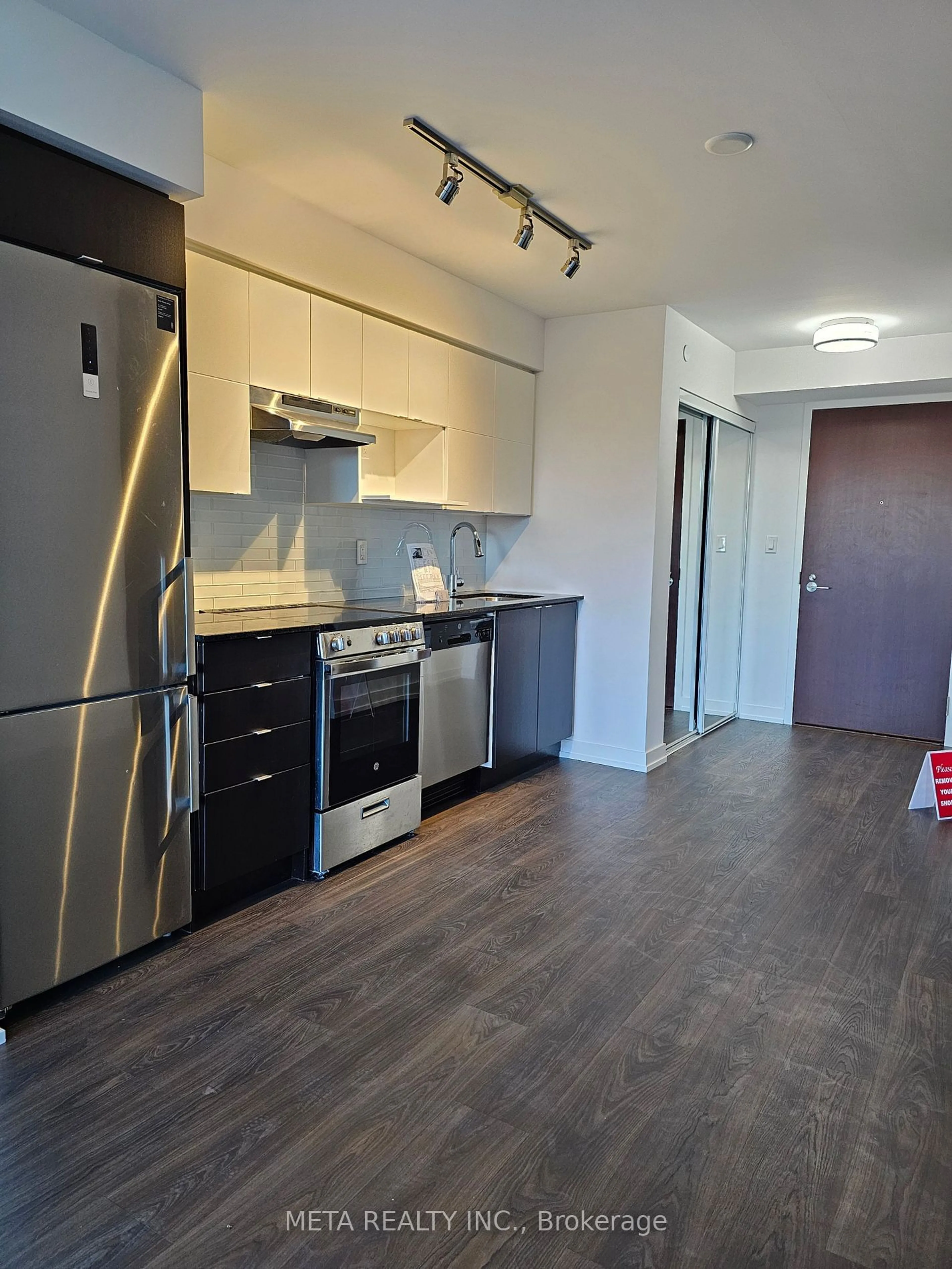 Standard kitchen, wood/laminate floor for 120 Varna Dr #309, Toronto Ontario M6A 0B3