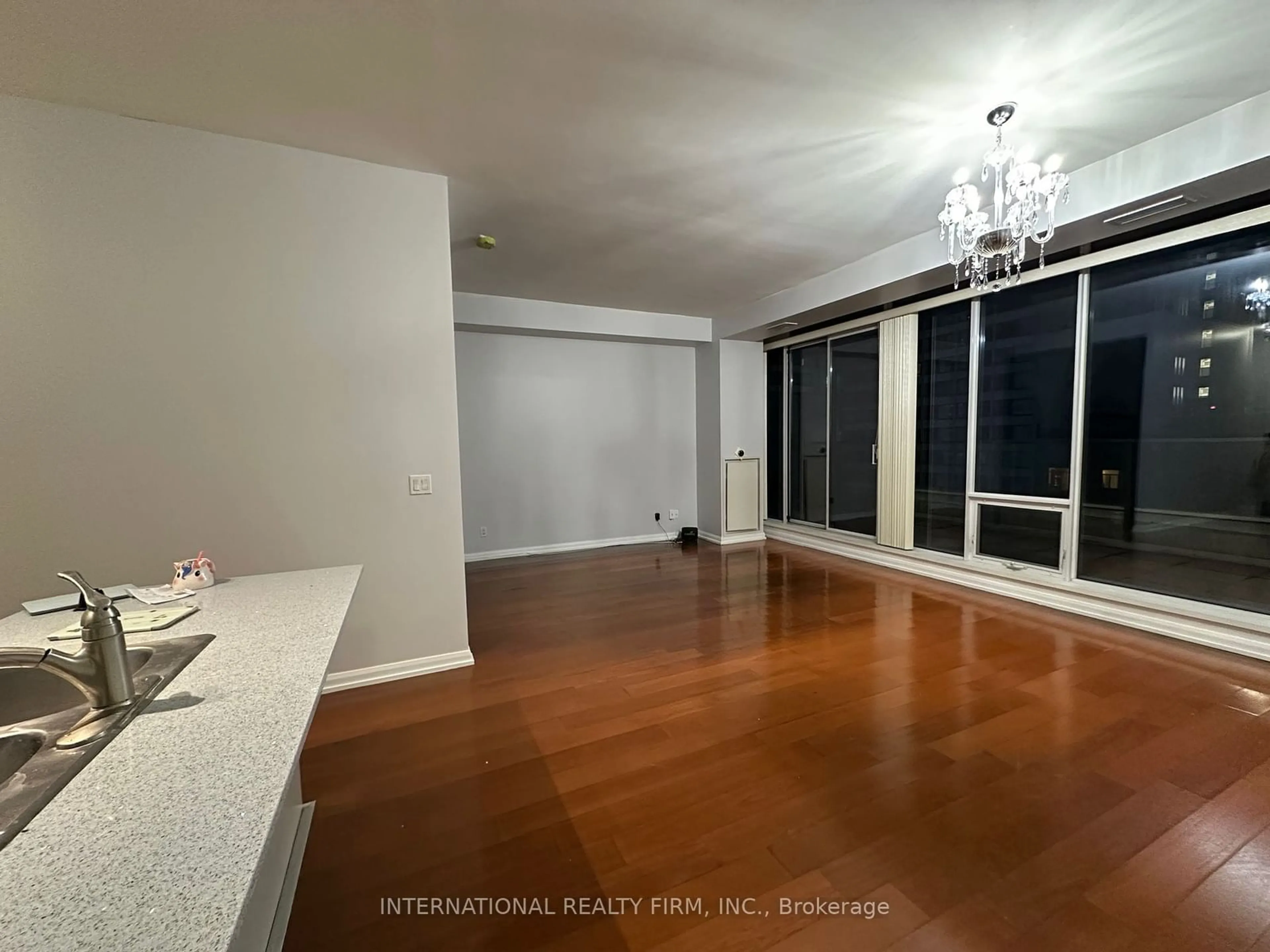 A pic of a room for 111 Elizabeth St #1823, Toronto Ontario M5G 1P7