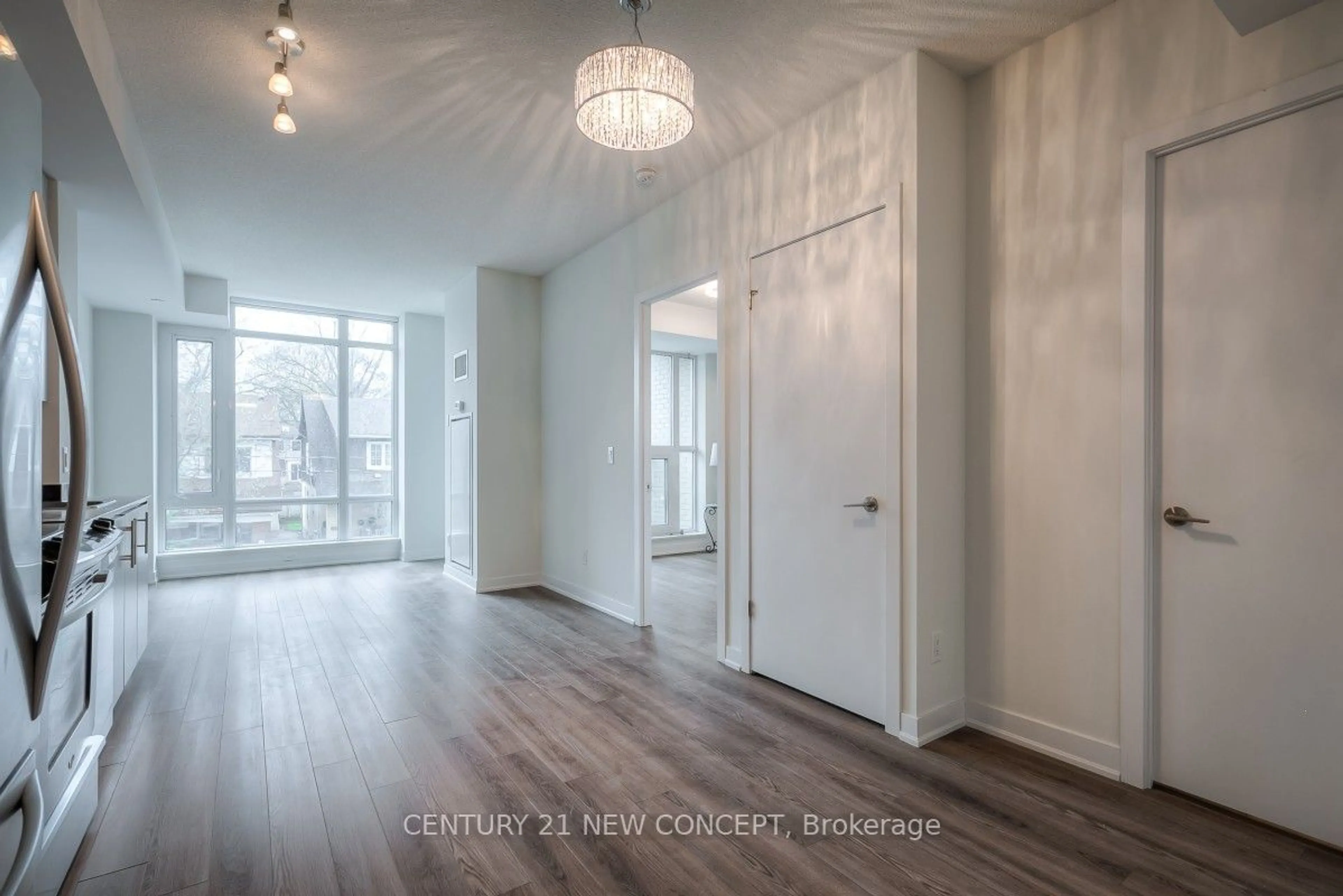 Indoor entryway for 60 Berwick Ave #204, Toronto Ontario M5P 0A3