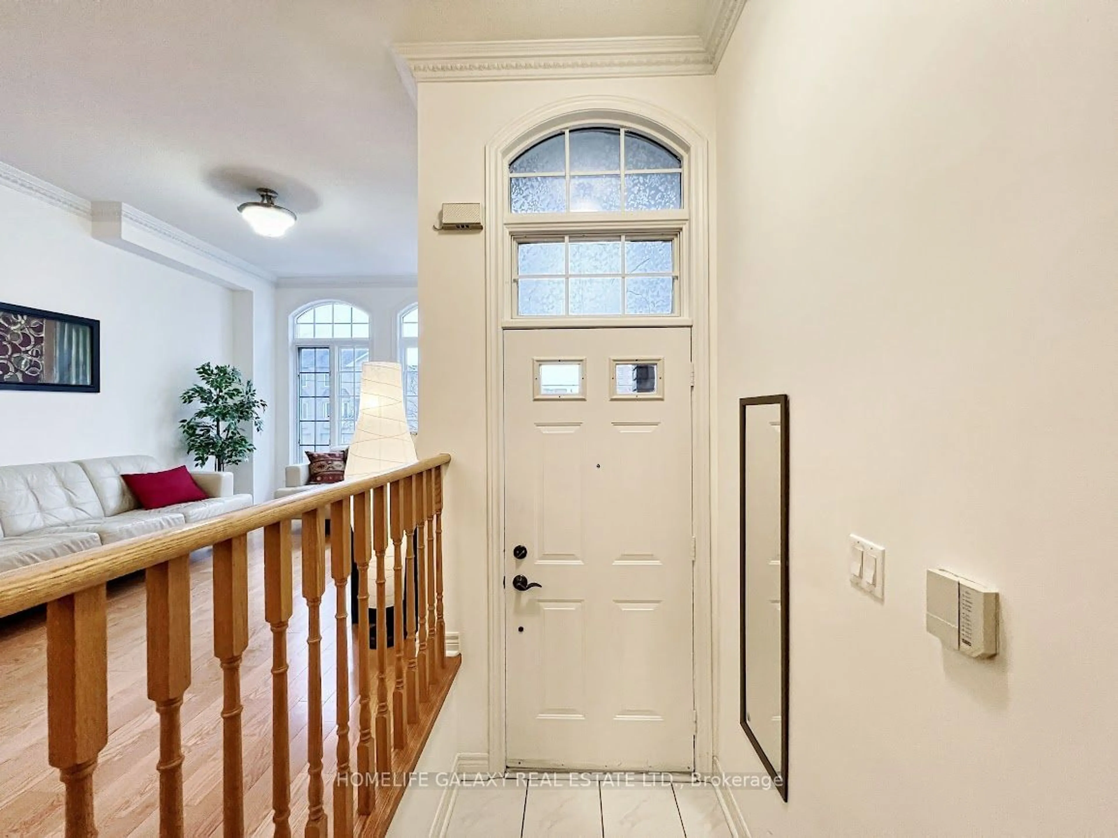 Indoor entryway for 8E Hycrest Ave, Toronto Ontario M2N 5G1