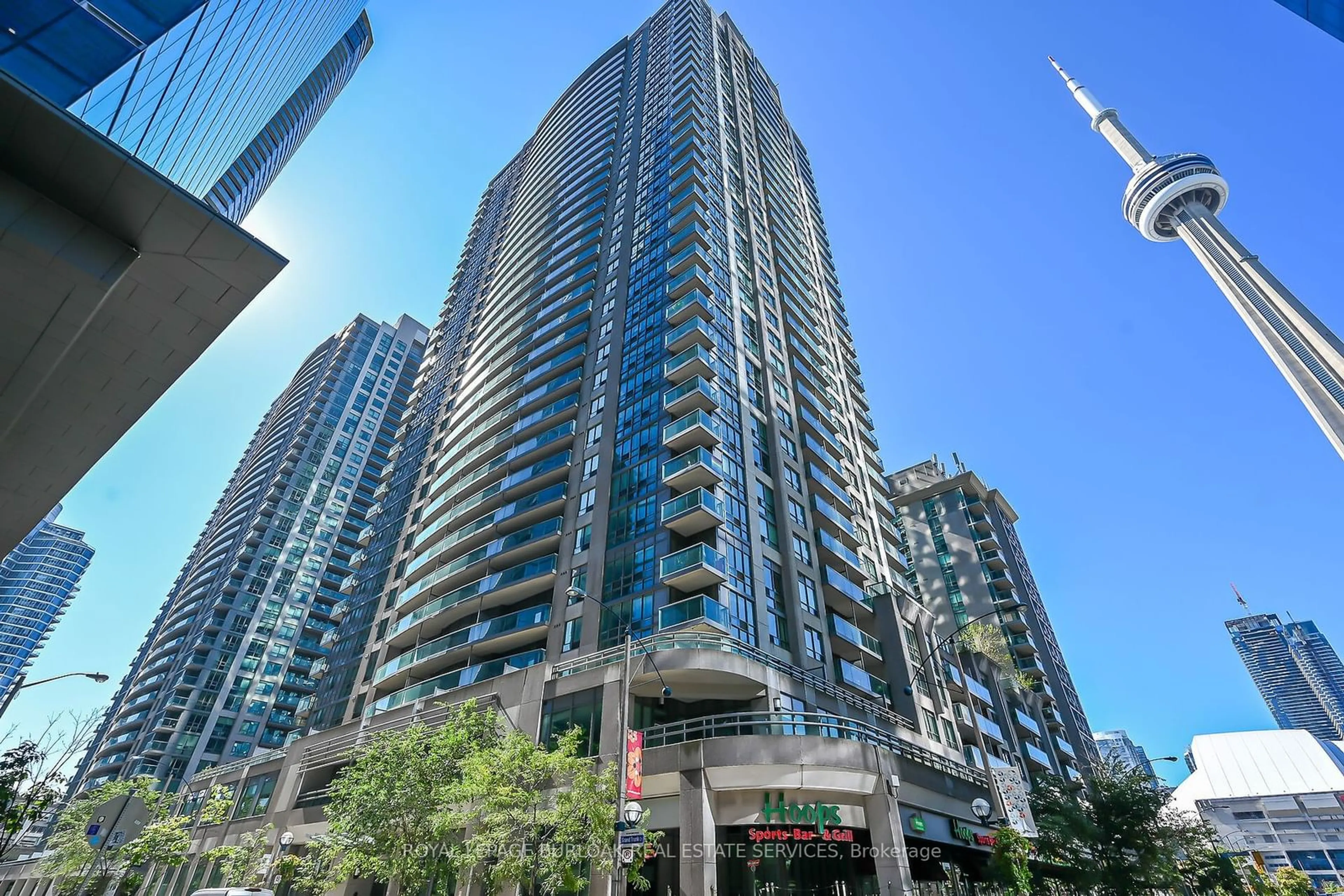 Unknown for 30 Grand Trunk Cres #709, Toronto Ontario M5J 3A4