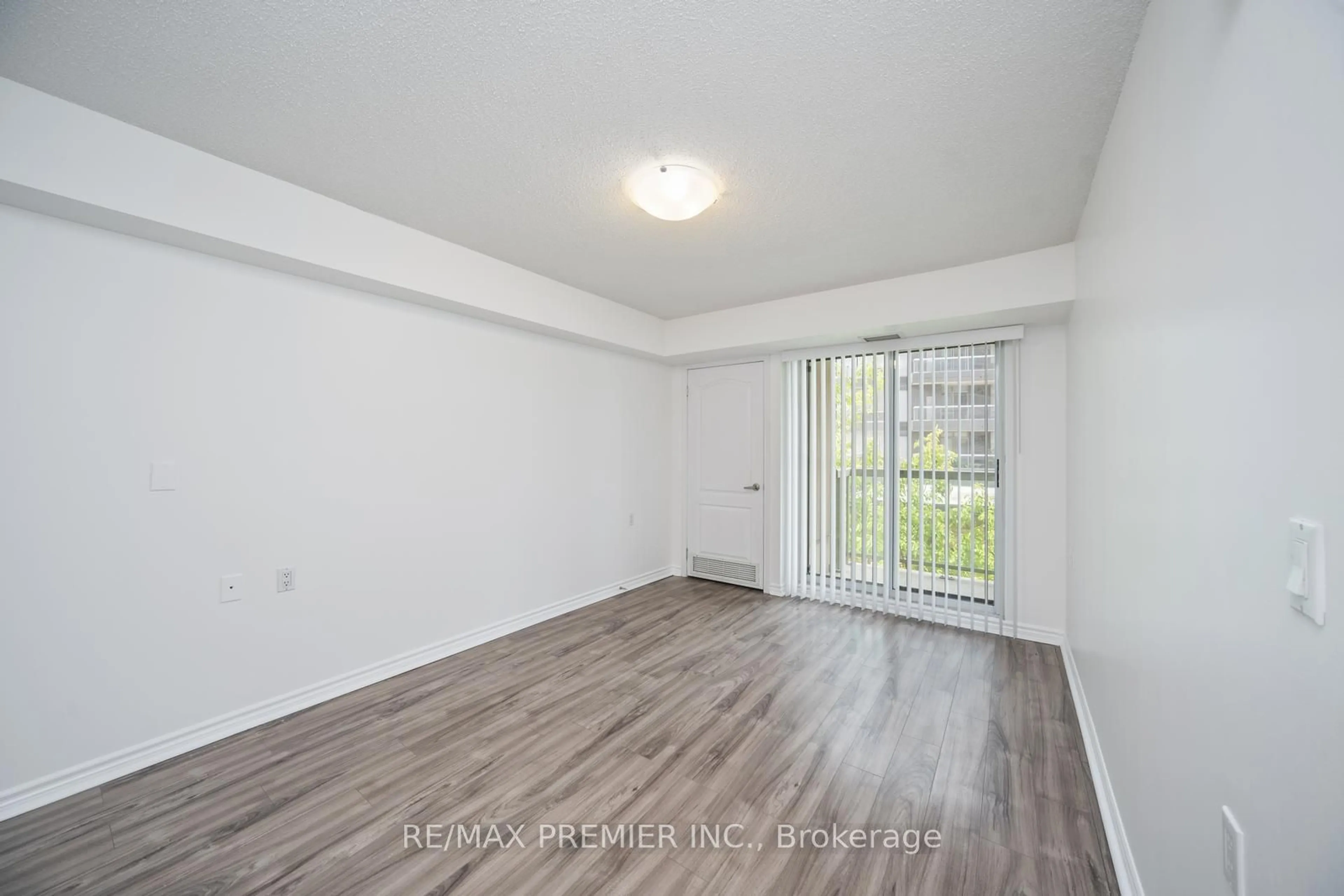 A pic of a room for 890 Sheppard Ave #213, Toronto Ontario M3H 6B9