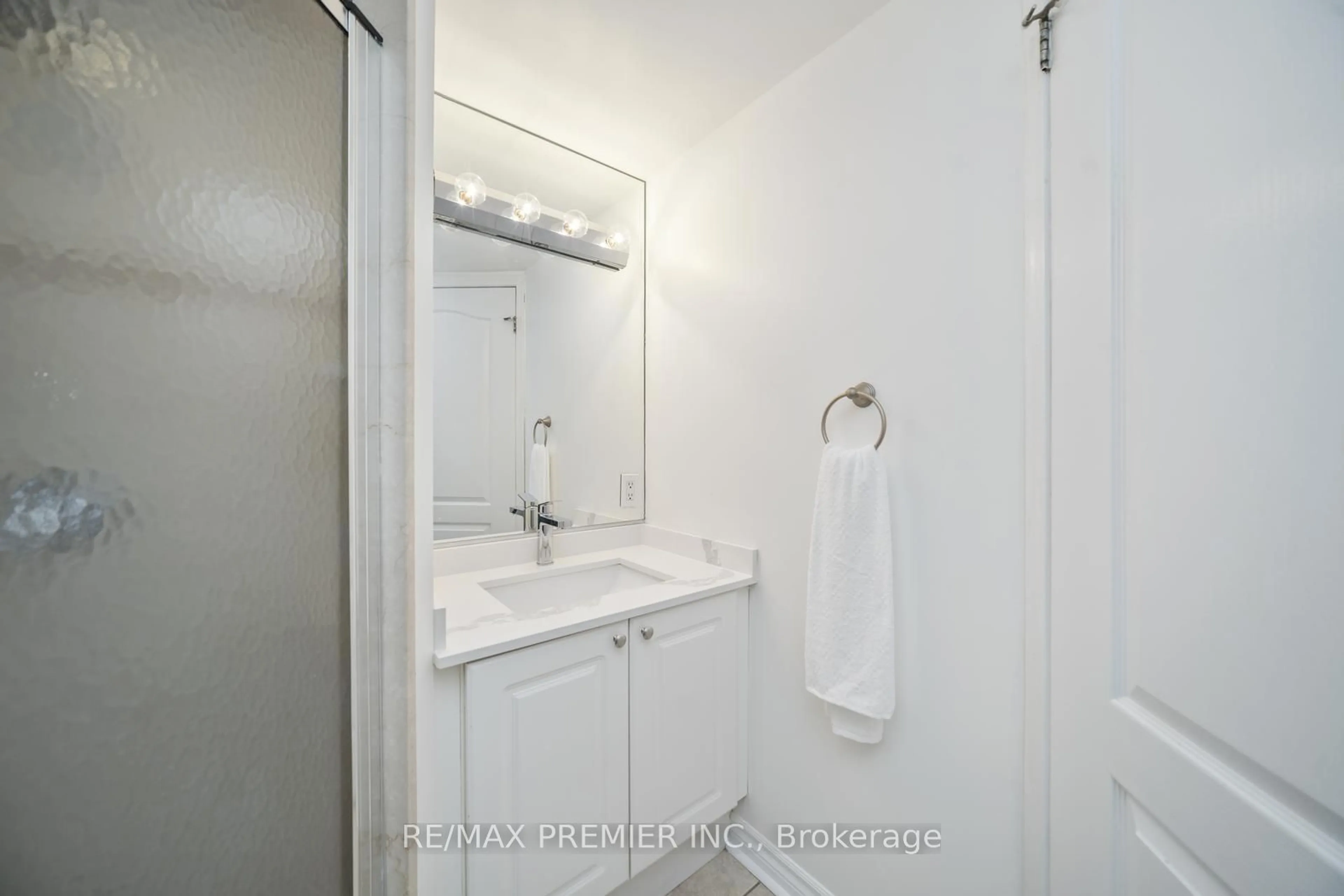 Standard bathroom, unknown for 890 Sheppard Ave #213, Toronto Ontario M3H 6B9