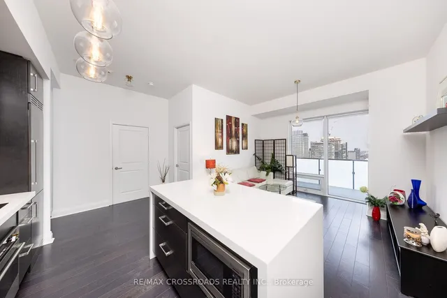 Additional property image - 1080 Bay St Unit 4509