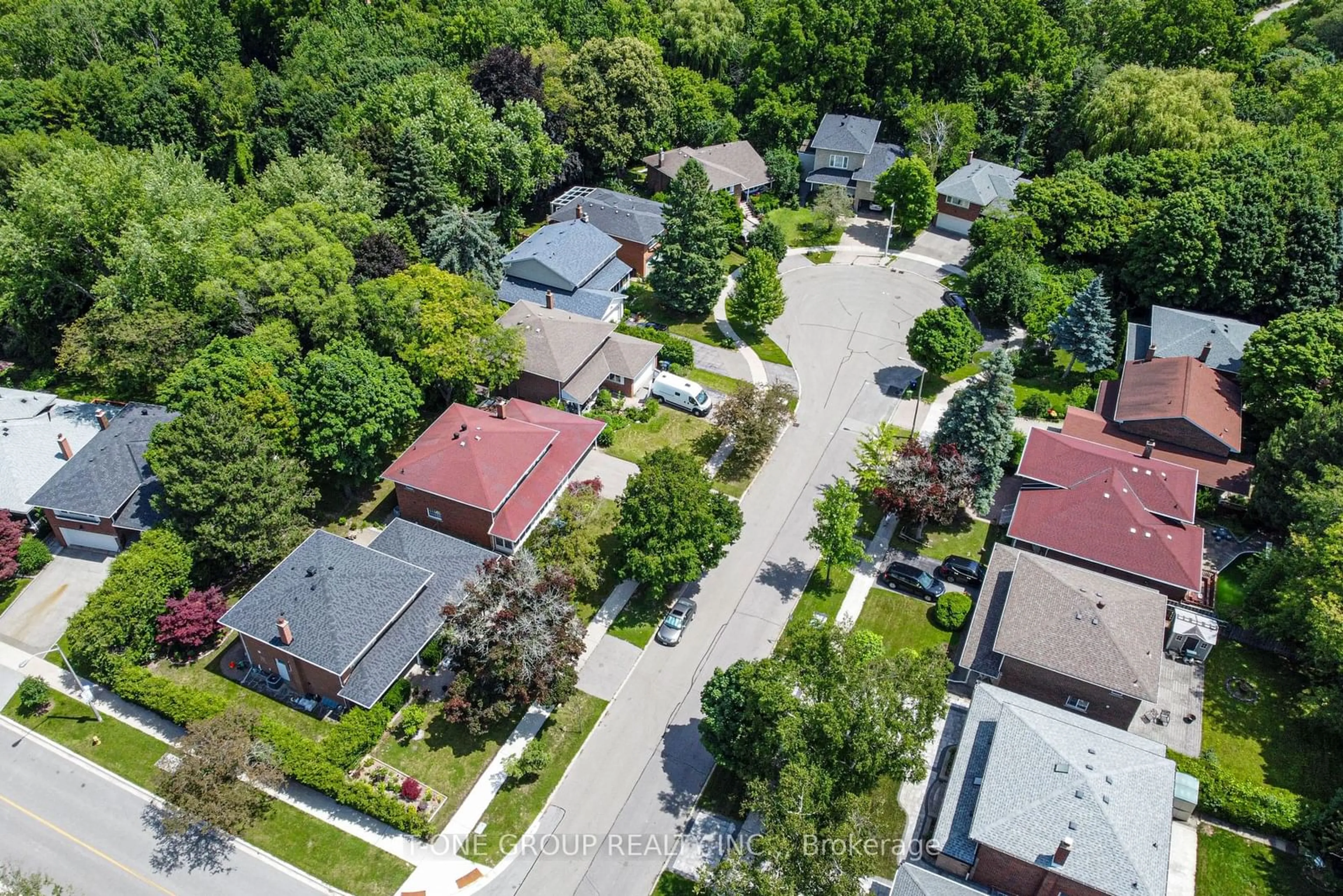 A pic from outside/outdoor area/front of a property/back of a property/a pic from drone, street for 20 Zircon Crt, Toronto Ontario M2H 2A1