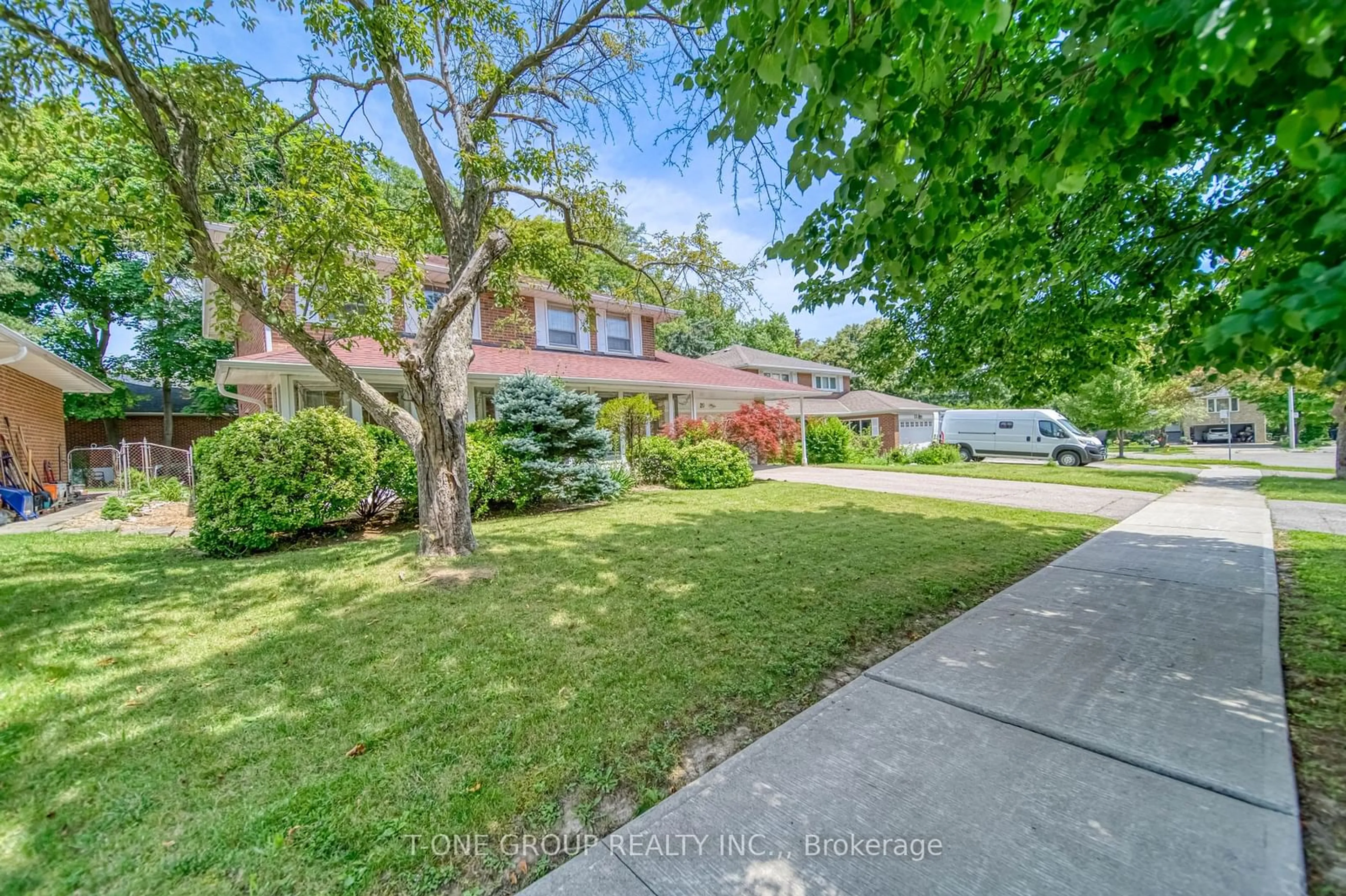 A pic from outside/outdoor area/front of a property/back of a property/a pic from drone, street for 20 Zircon Crt, Toronto Ontario M2H 2A1