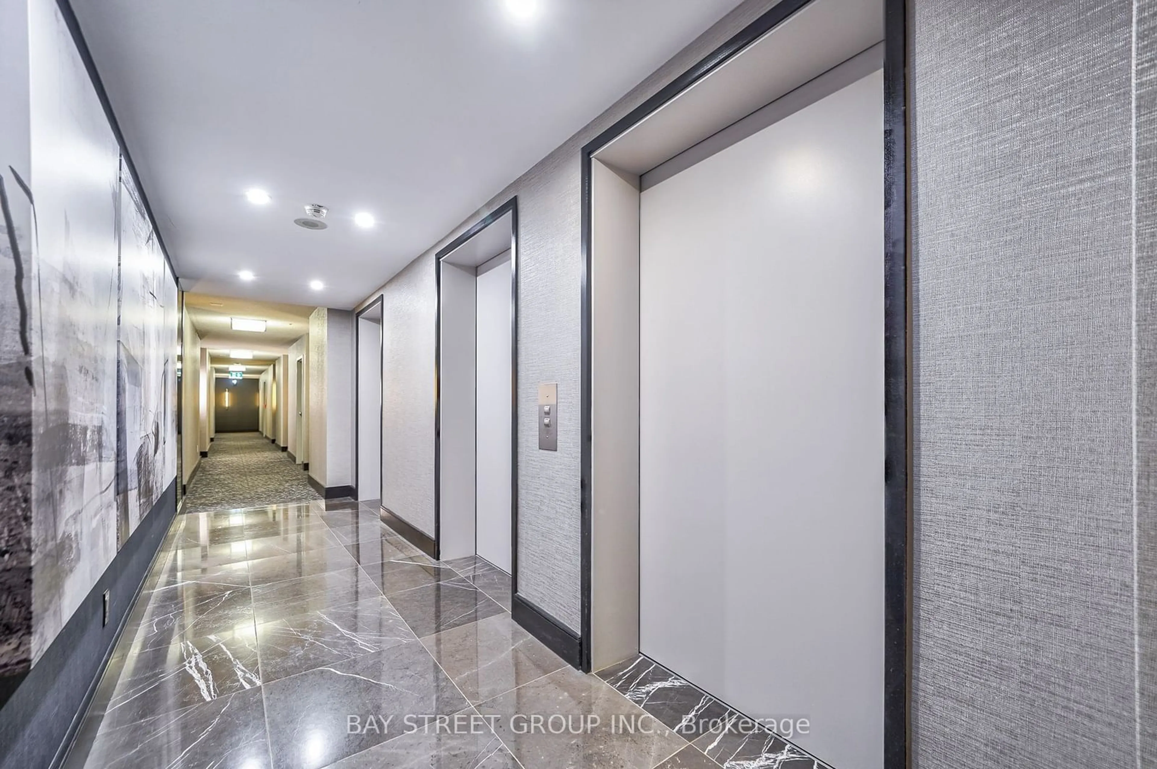 Indoor foyer for 8 Park Rd #2016, Toronto Ontario M4W 3S5