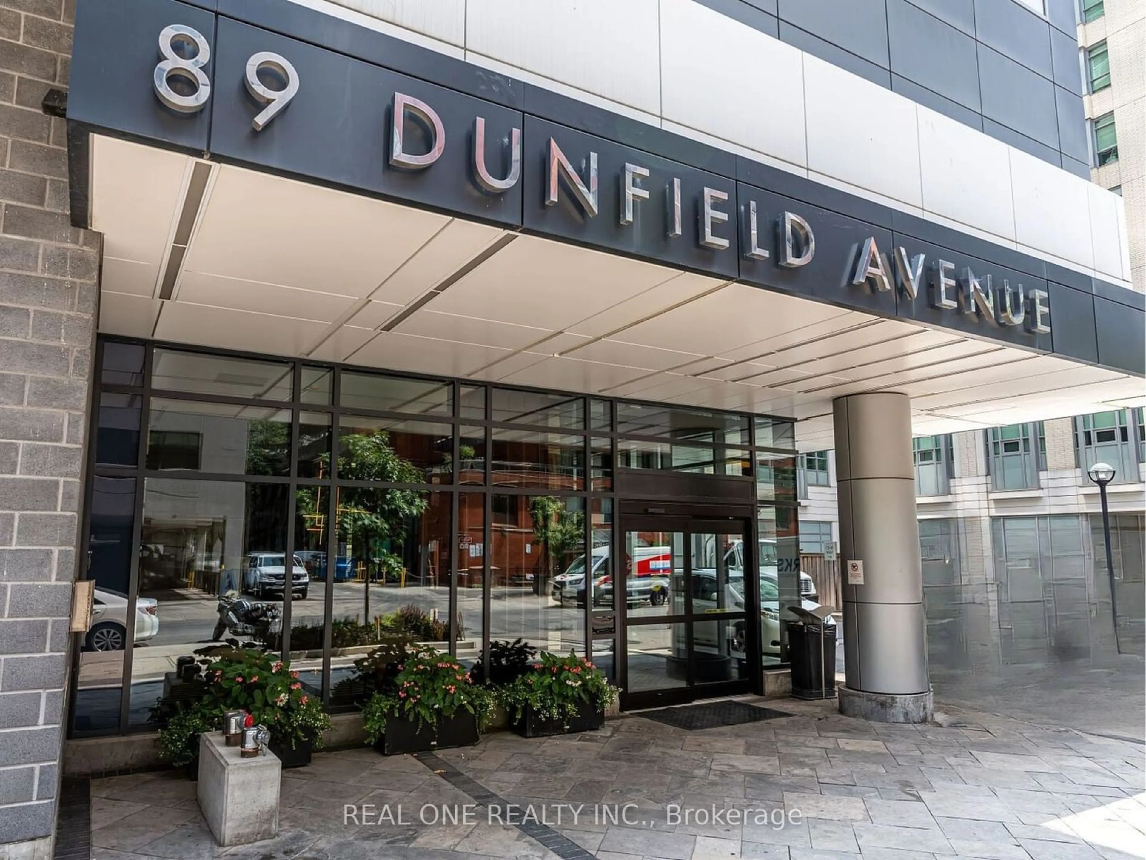 Indoor foyer for 89 Dunfield Ave #3503, Toronto Ontario M4S 0A4