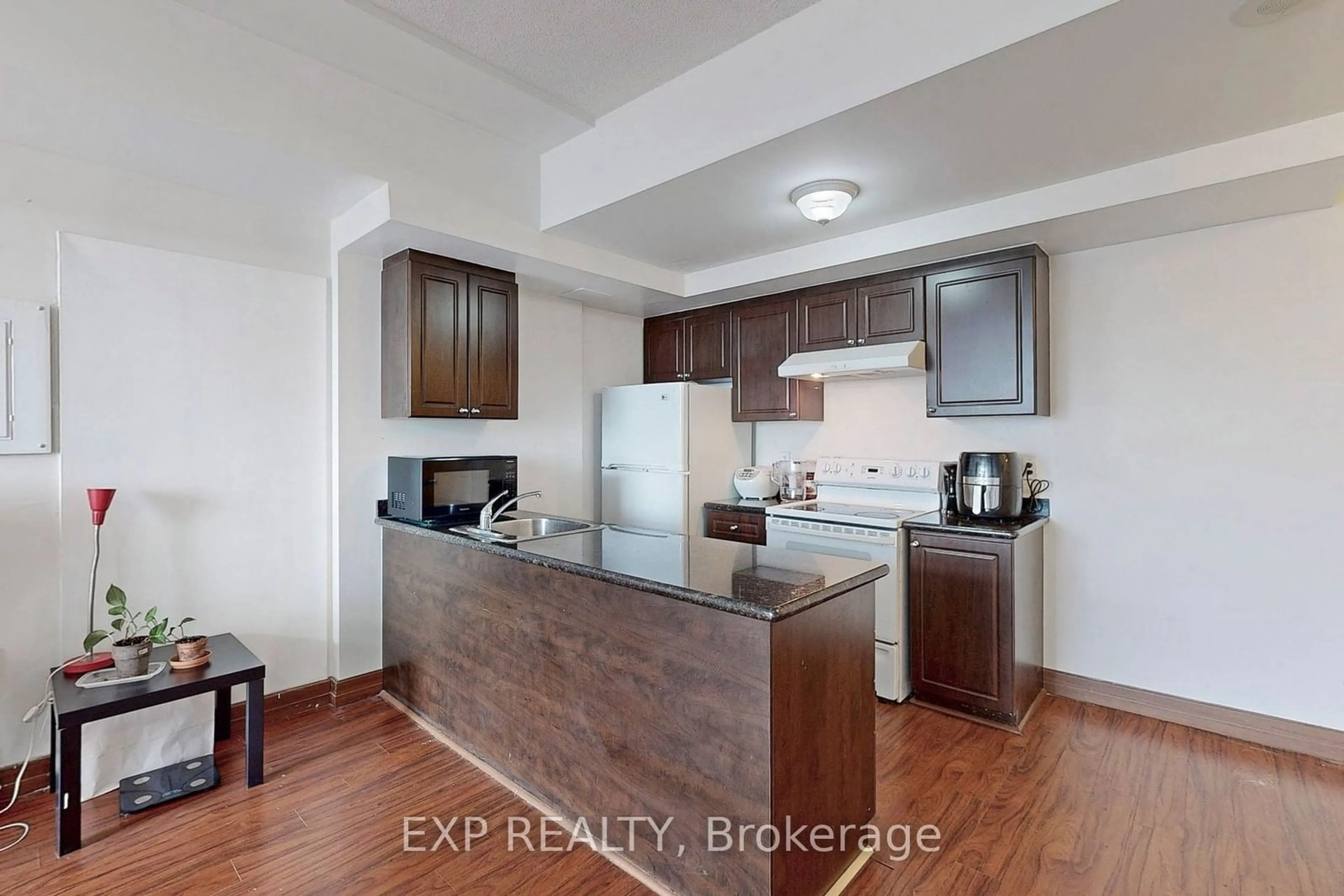 Standard kitchen, wood/laminate floor for 15 Maplewood Ave #PH06, Toronto Ontario M6C 4B4