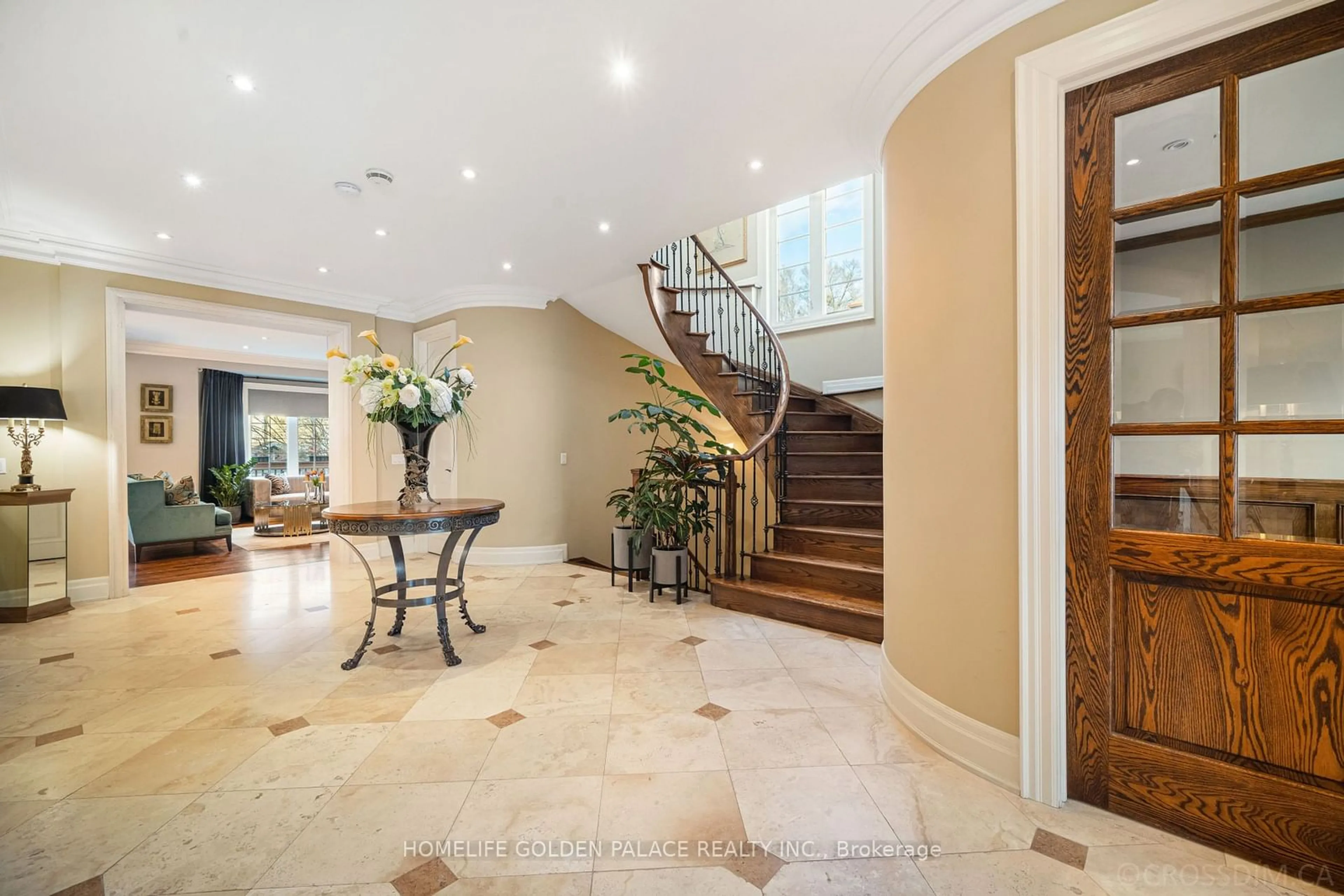 Indoor foyer for 168 Norton Ave, Toronto Ontario M2N 4A9