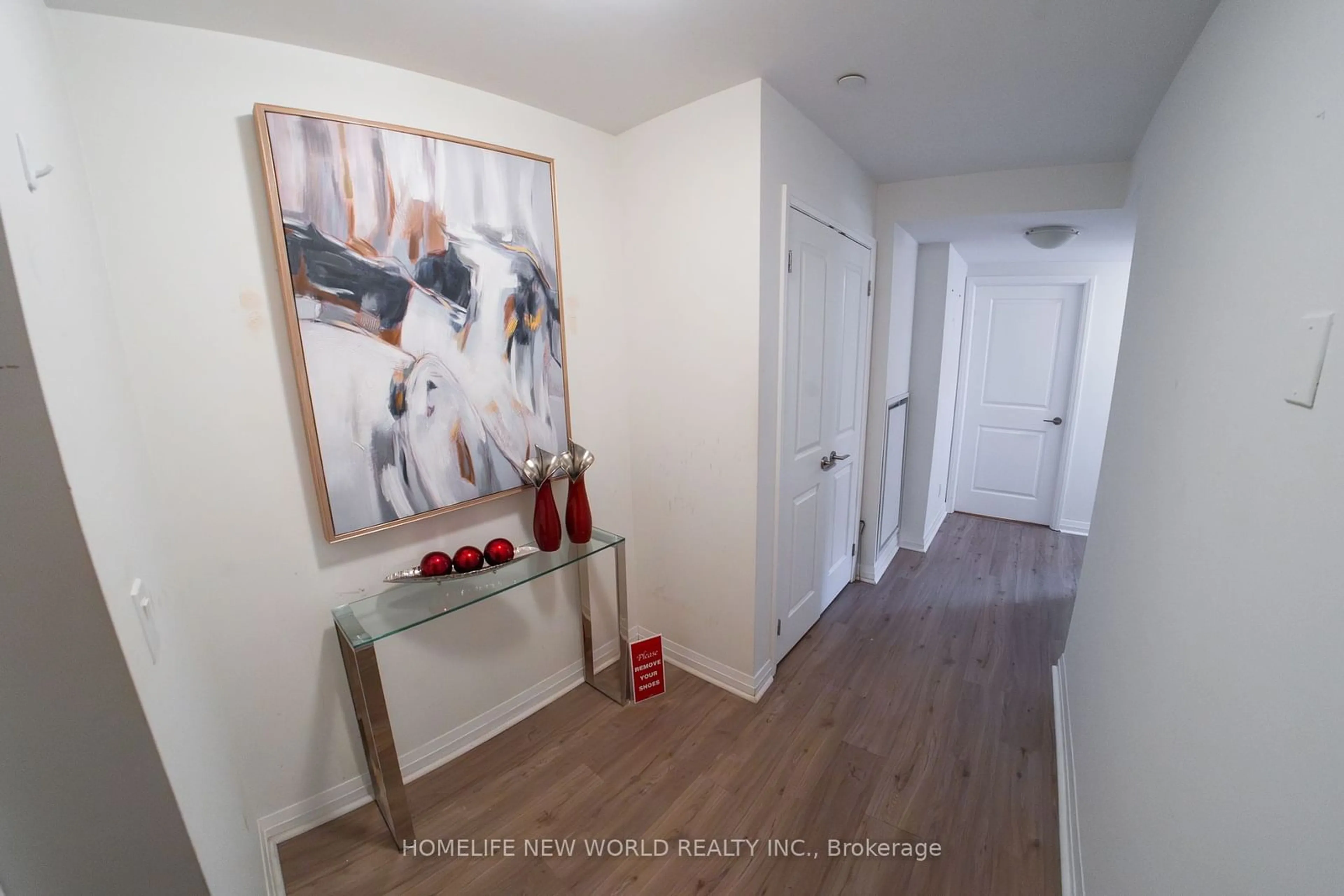 Indoor entryway for 8 Mercer St #605, Toronto Ontario M5V 0C4