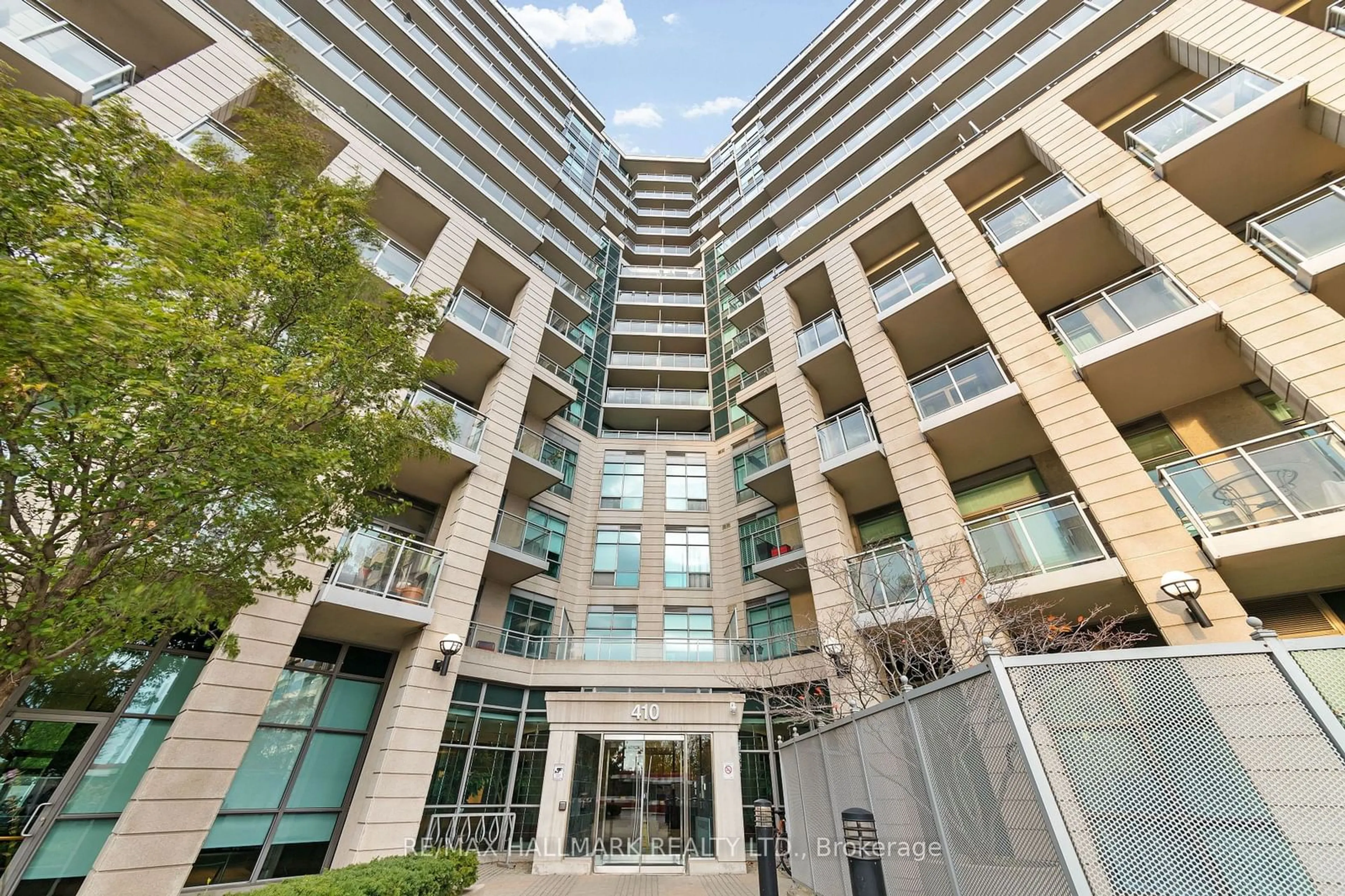 A pic from outside/outdoor area/front of a property/back of a property/a pic from drone, building for 410 Queens Quay W N/A #505, Toronto Ontario M5V 3T1