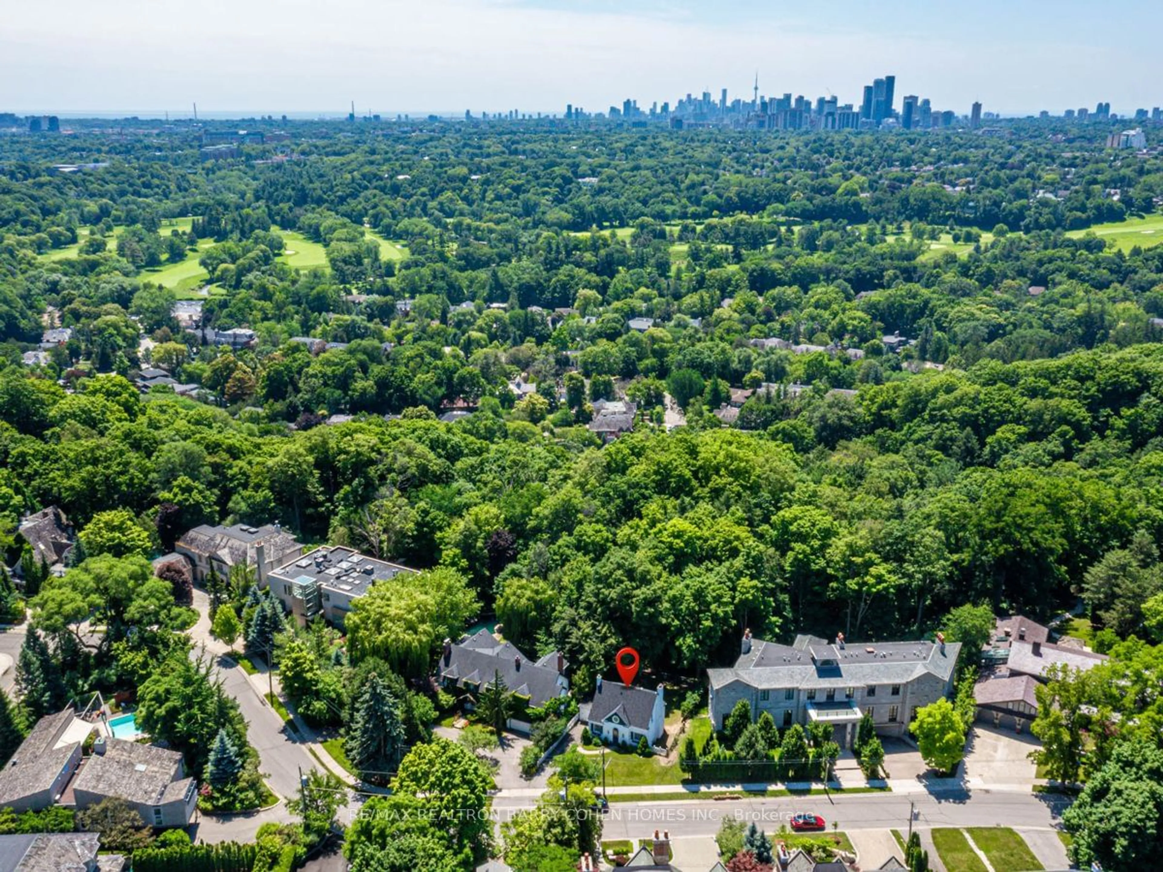 A pic from outside/outdoor area/front of a property/back of a property/a pic from drone, city buildings view from balcony for 61 Highland Cres, Toronto Ontario M2L 1G7