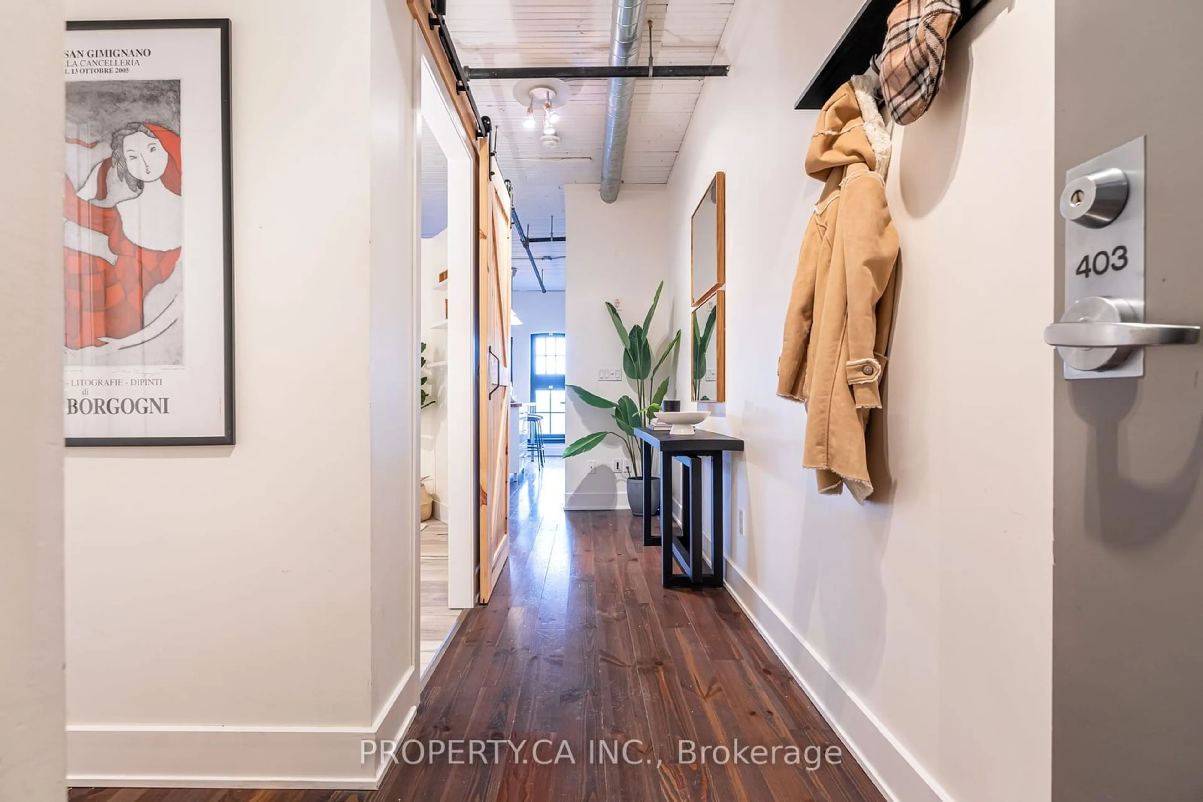 Indoor entryway for 183 Dovercourt Rd #403, Toronto Ontario M6J 3C1