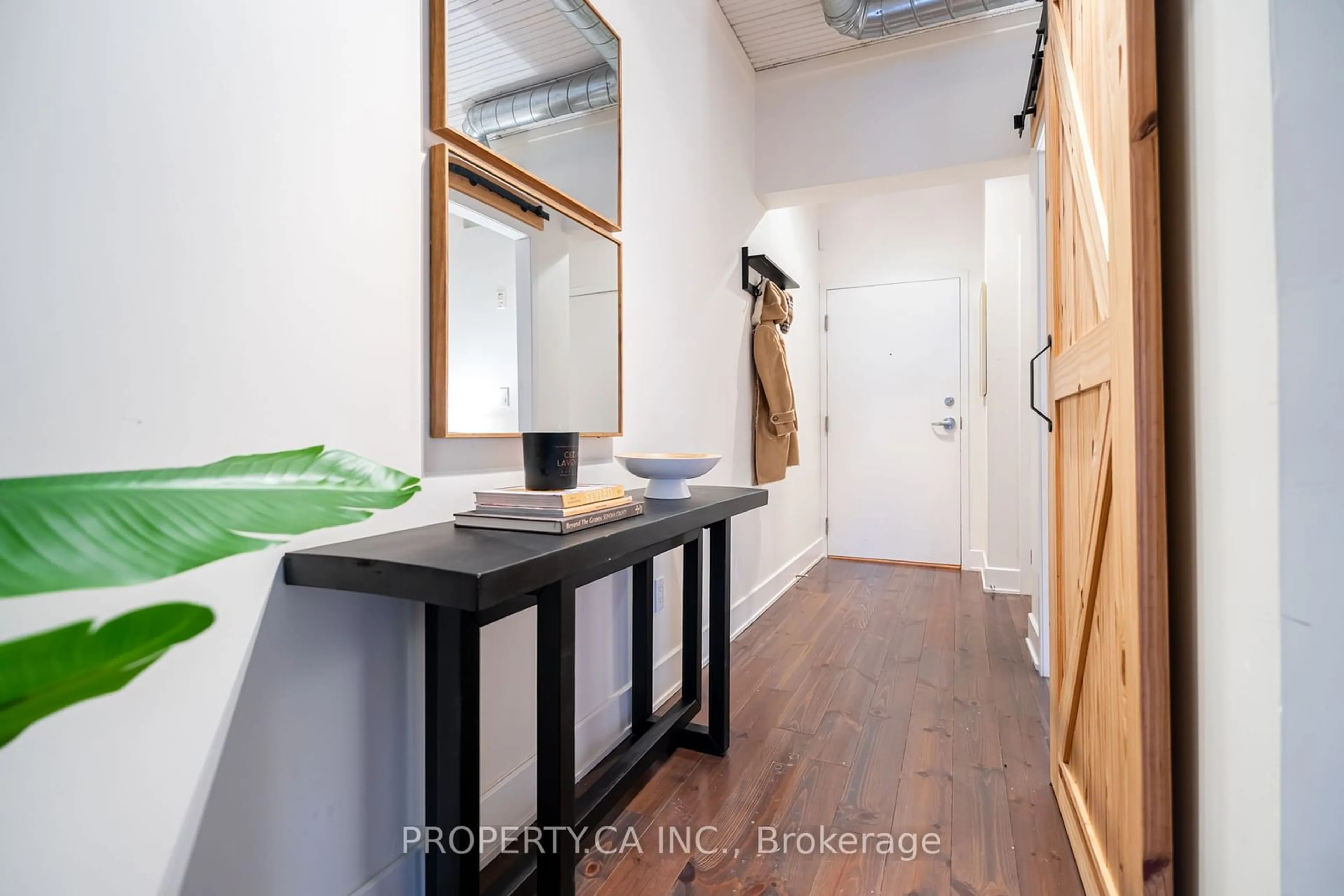 Indoor entryway for 183 Dovercourt Rd #403, Toronto Ontario M6J 3C1