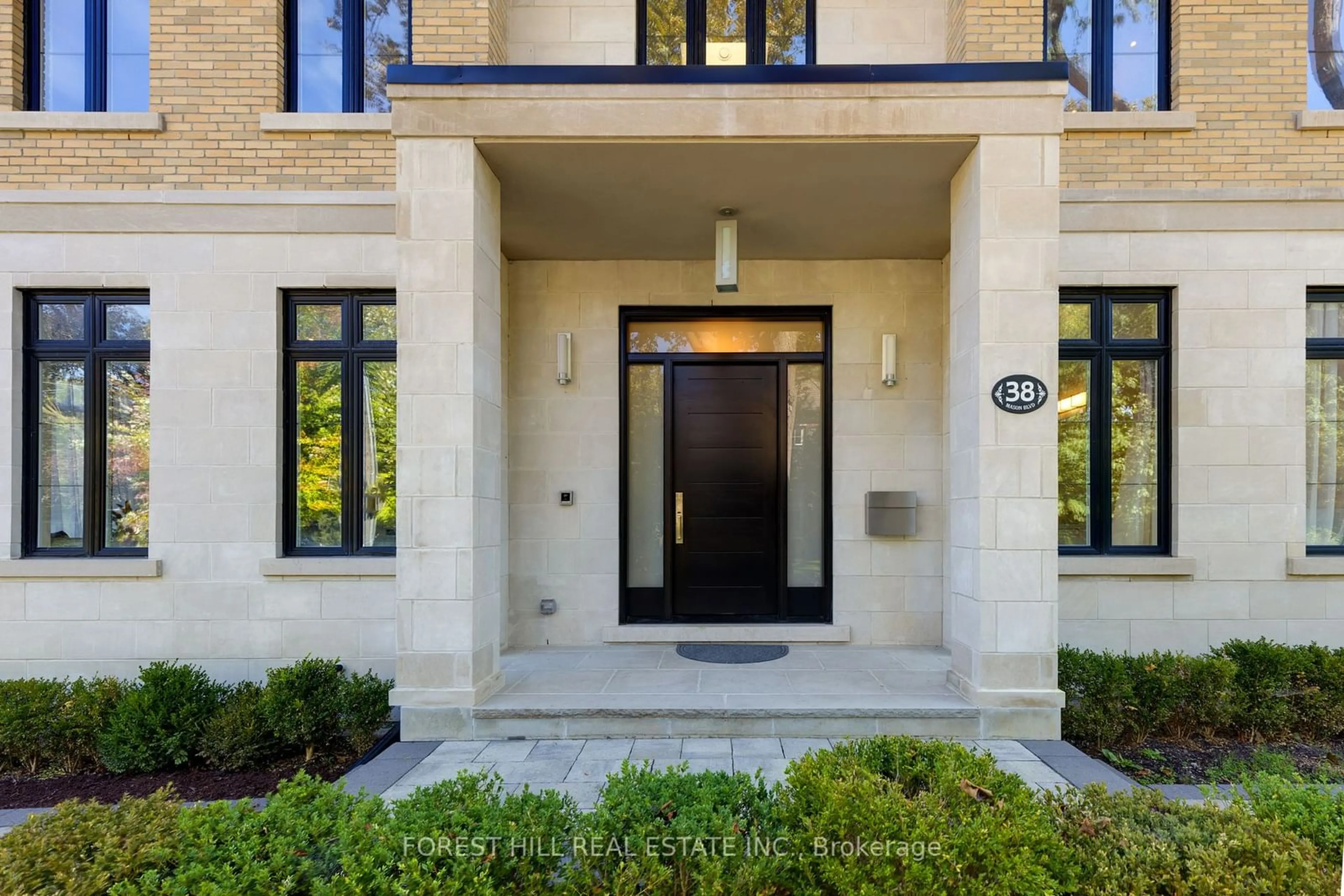 Indoor entryway for 38 Mason Blvd, Toronto Ontario M5M 3C7