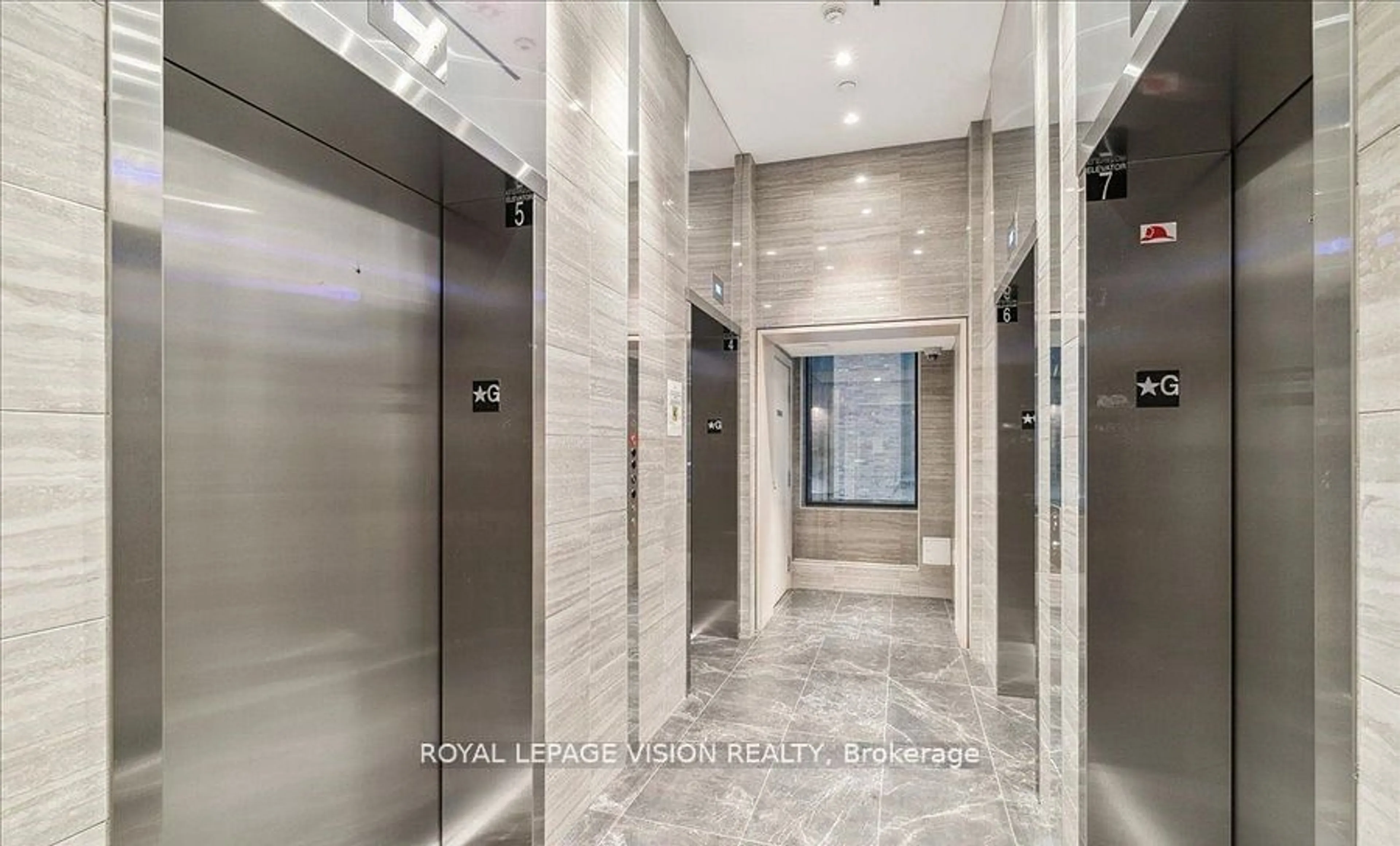 Indoor foyer for 115 Blue Jays Way #4307, Toronto Ontario M5V 0N4