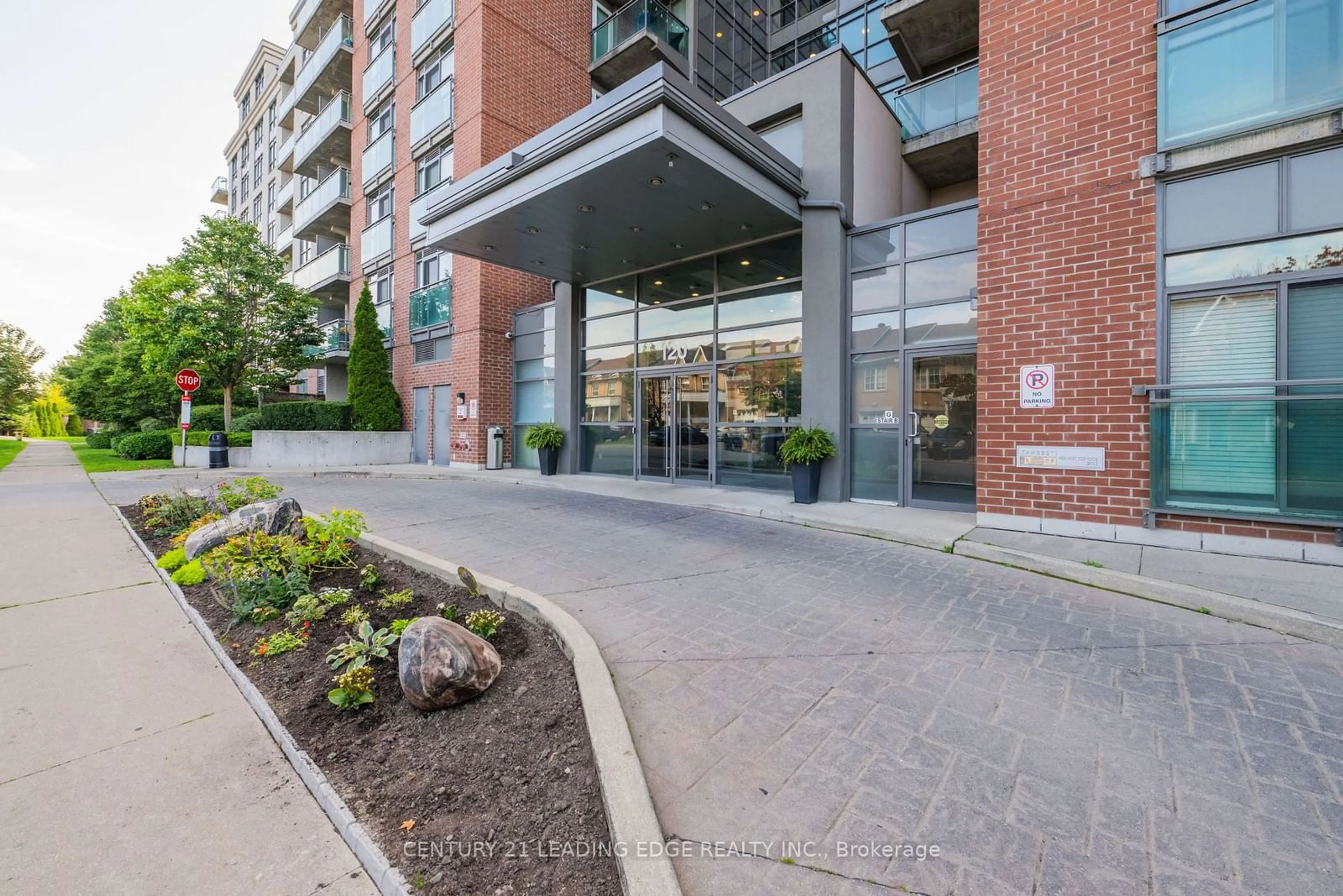 Indoor foyer for 120 Dallimore Circ #128, Toronto Ontario M3C 4J1