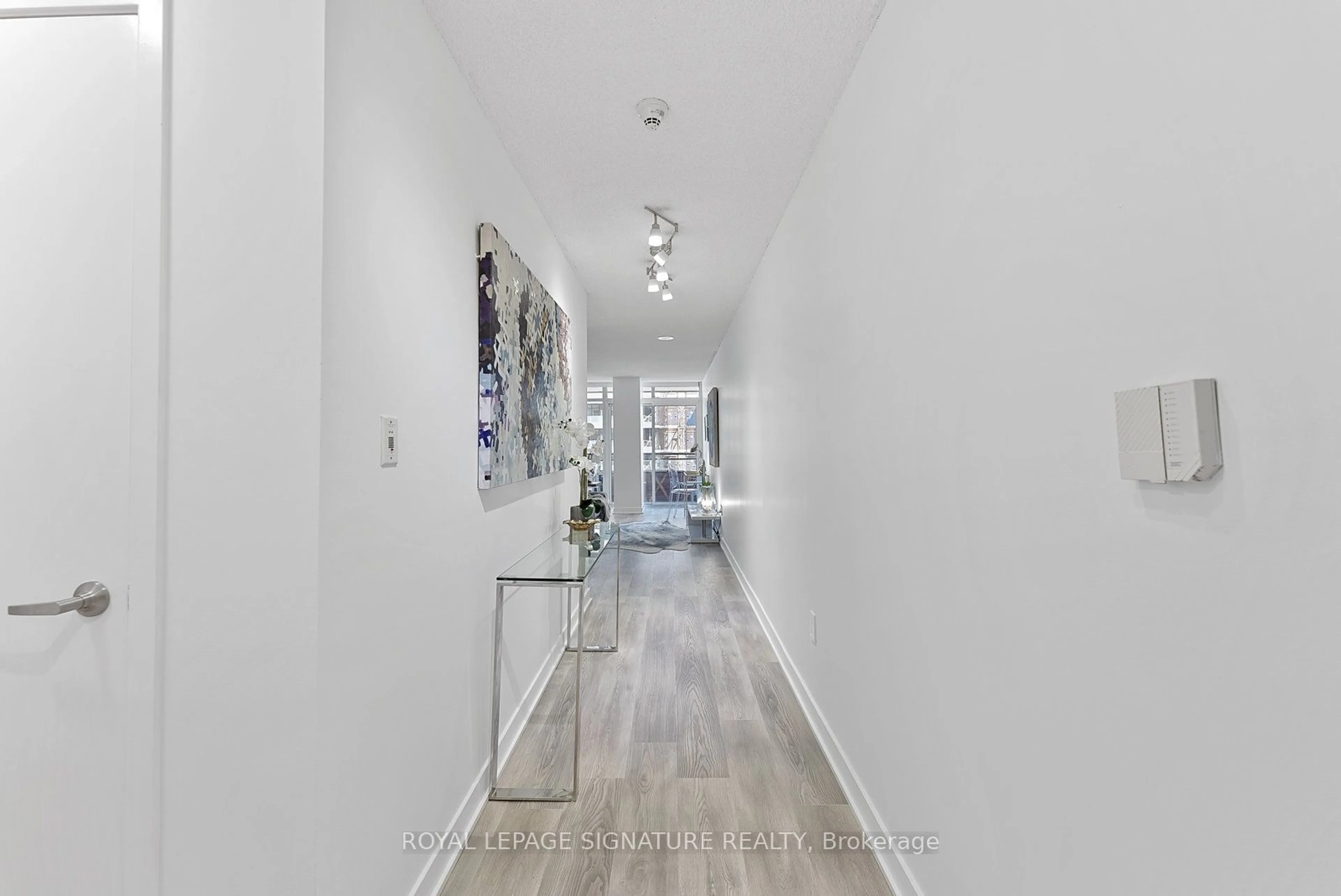 Indoor entryway for 4K Spadina Ave #917, Toronto Ontario M5V 3Y9