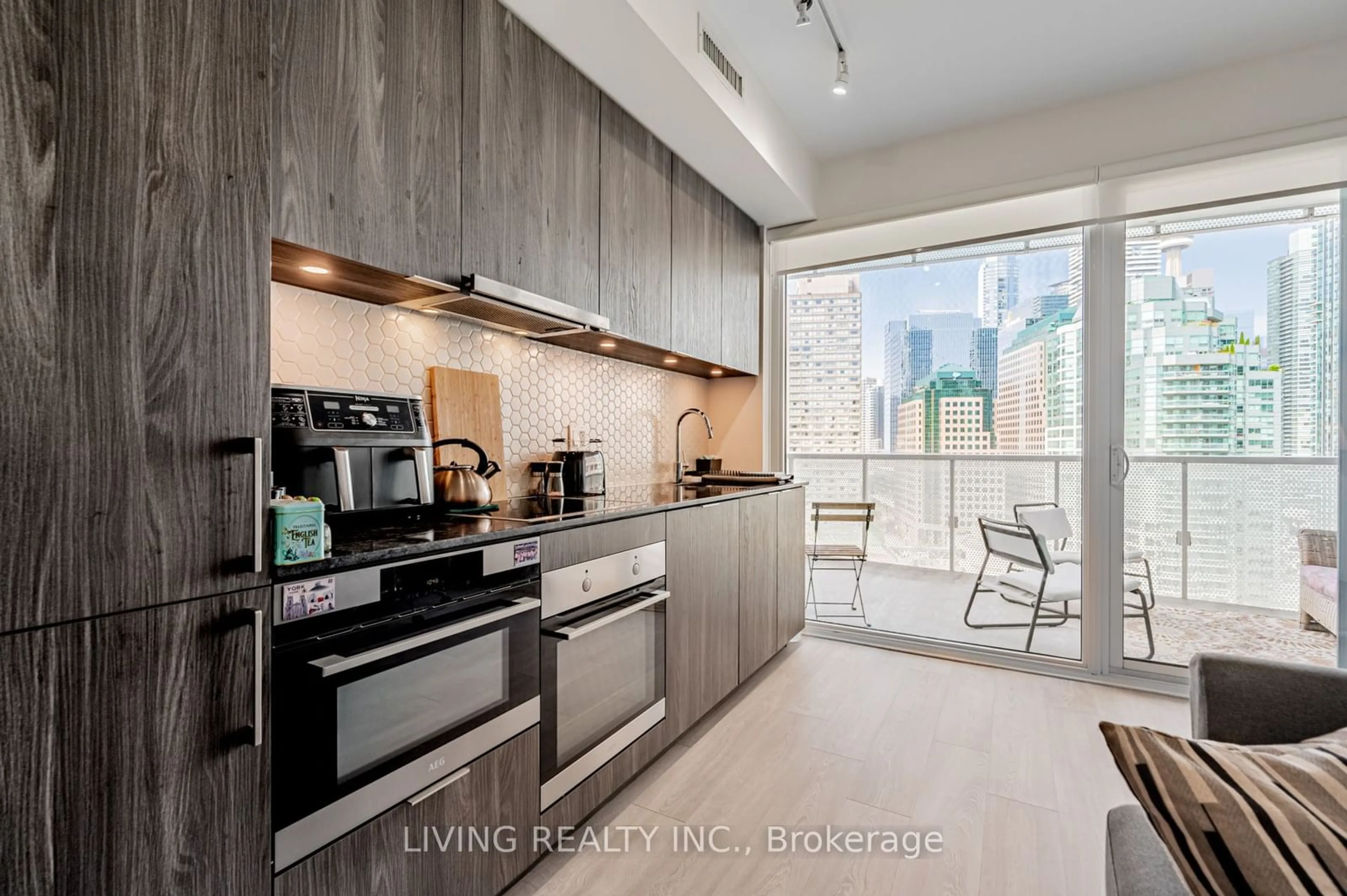 Open concept kitchen, unknown for 15 Queens Quay #1405, Toronto Ontario M5E 0C5