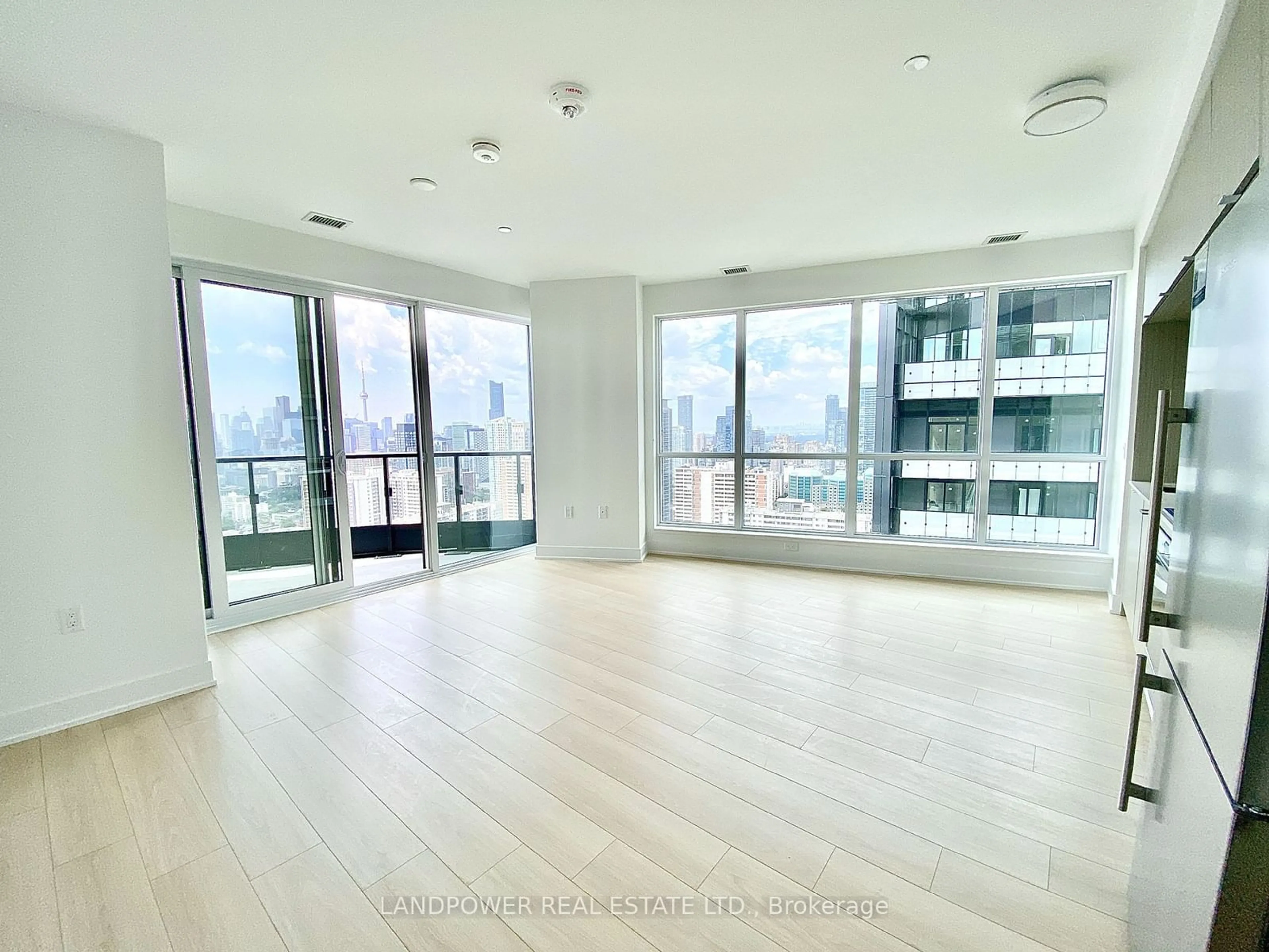 A pic of a room for 585 Bloor St #3722, Toronto Ontario M4W 0B3