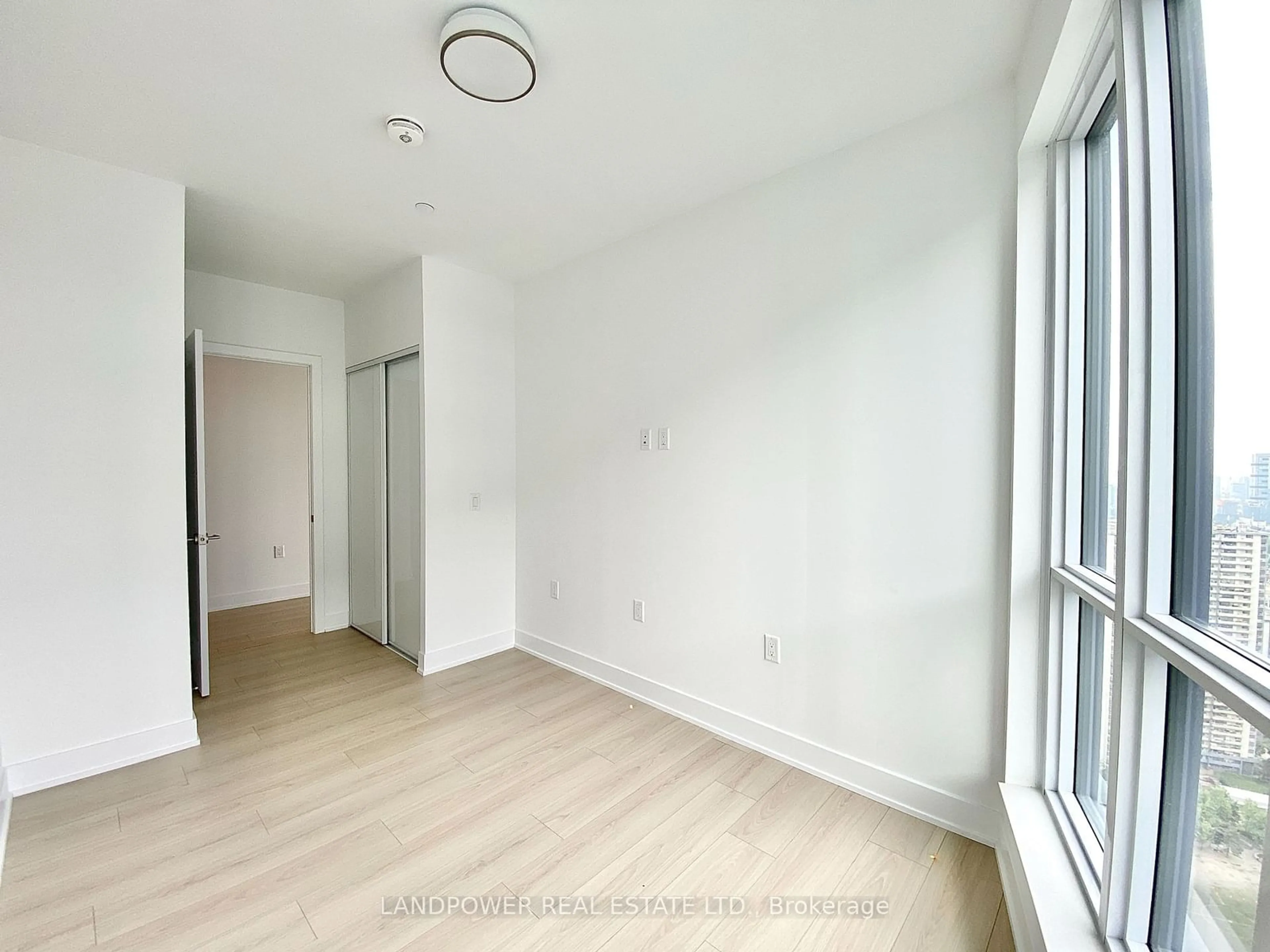 A pic of a room for 585 Bloor St #3722, Toronto Ontario M4W 0B3