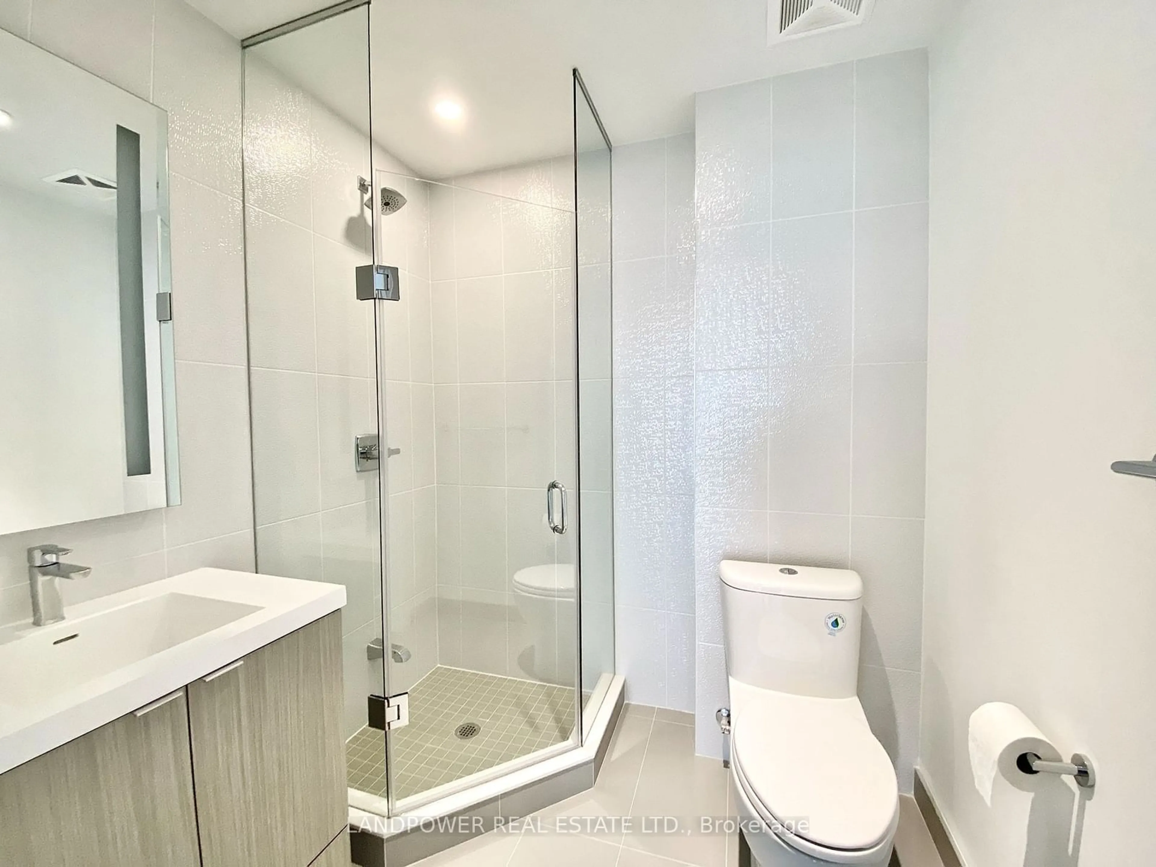 Standard bathroom, ceramic/tile floor for 585 Bloor St #3722, Toronto Ontario M4W 0B3